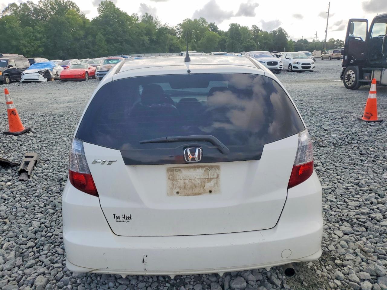 2013 Honda Fit White vin: JHMGE8H36DC061613