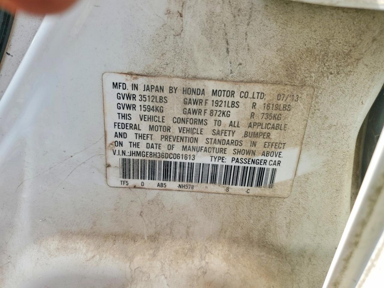 2013 Honda Fit White vin: JHMGE8H36DC061613