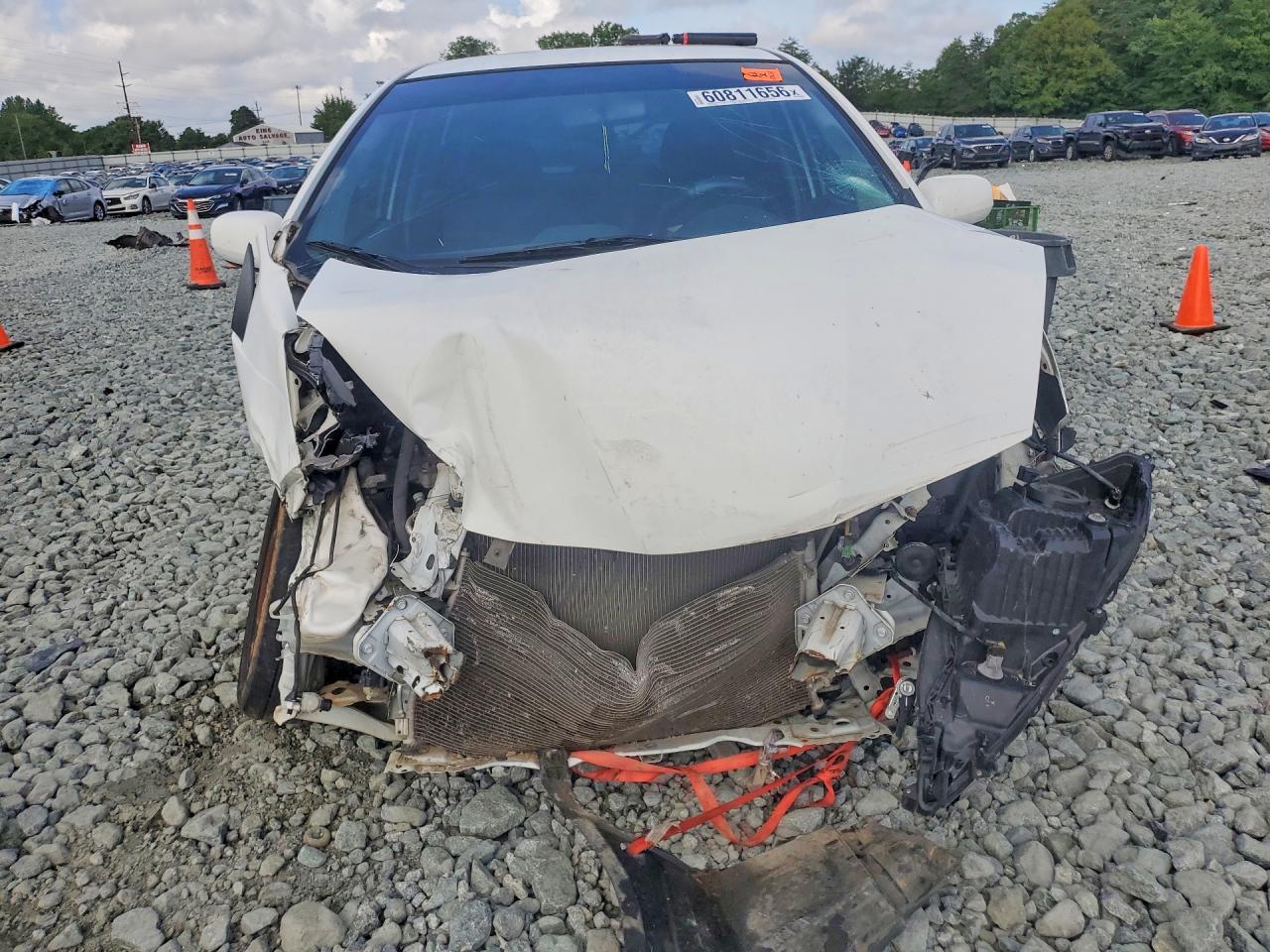 2013 Honda Fit White vin: JHMGE8H36DC061613