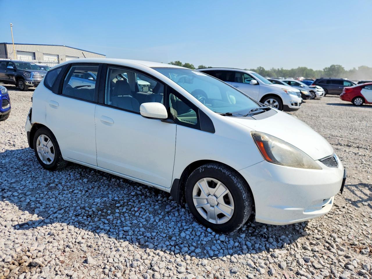 2013 Honda Fit White vin: JHMGE8H36DC061630