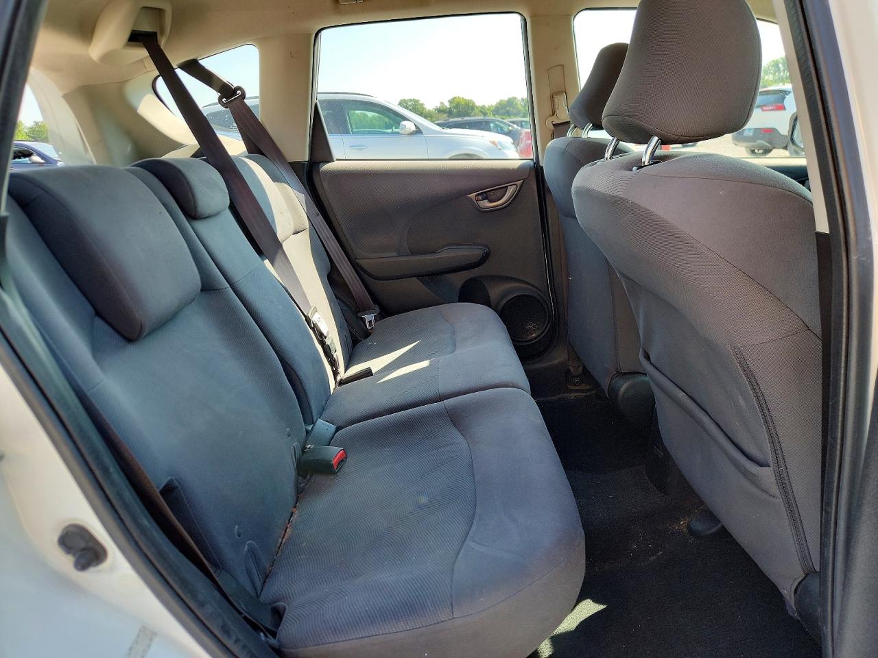 2013 Honda Fit White vin: JHMGE8H36DC061630