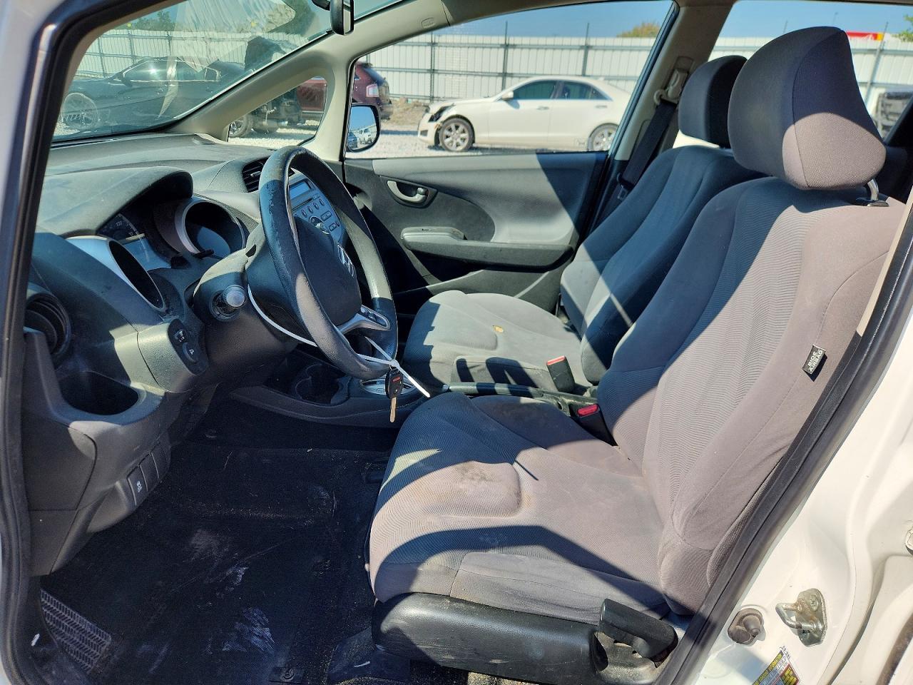 2013 Honda Fit White vin: JHMGE8H36DC061630