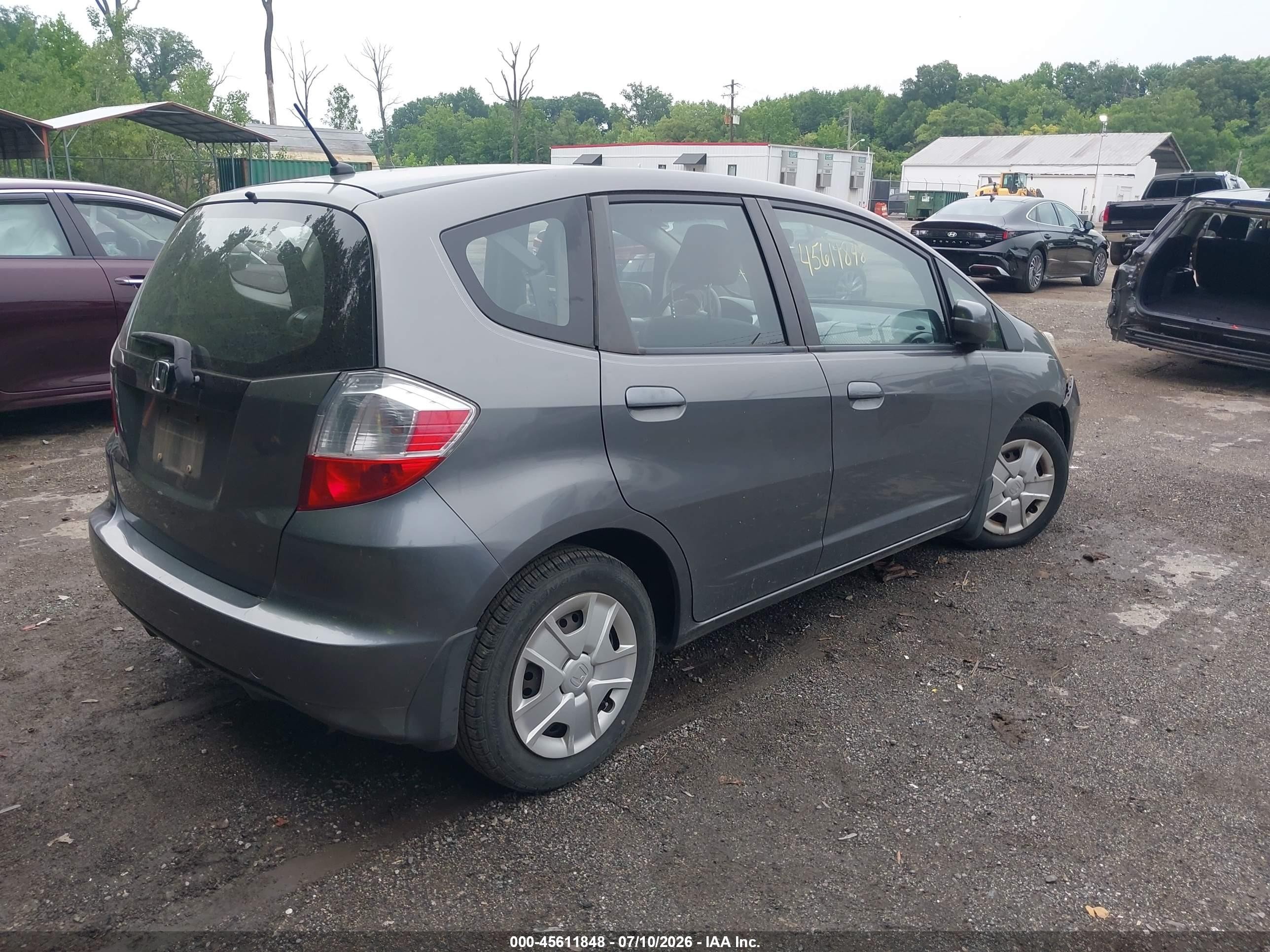 2013 Honda Fit   Серый vin: JHMGE8H36DC067637