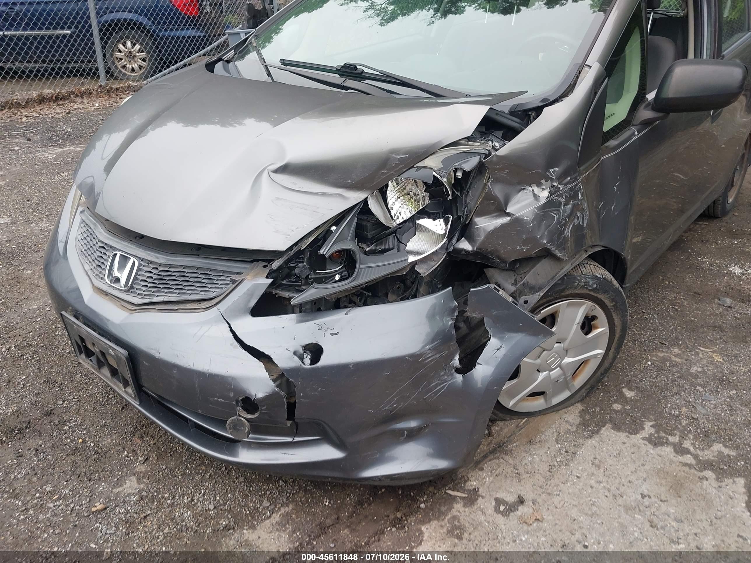 2013 Honda Fit   Серый vin: JHMGE8H36DC067637