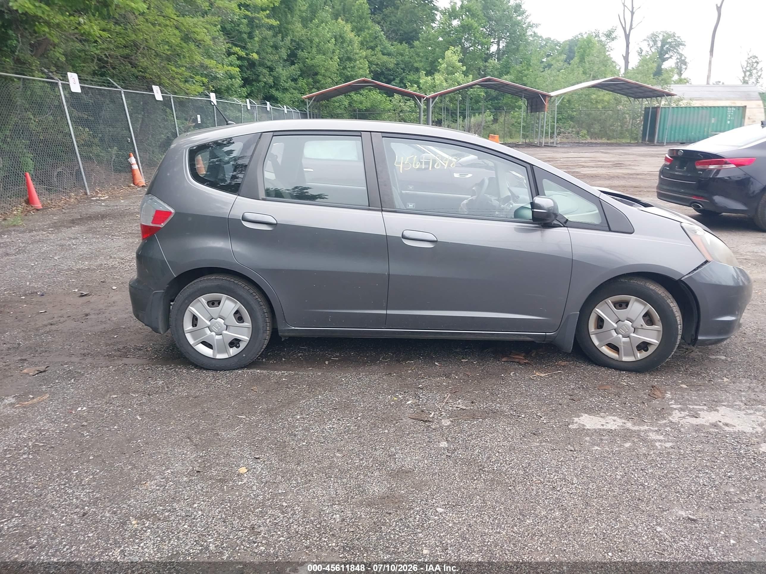 2013 Honda Fit   Серый vin: JHMGE8H36DC067637
