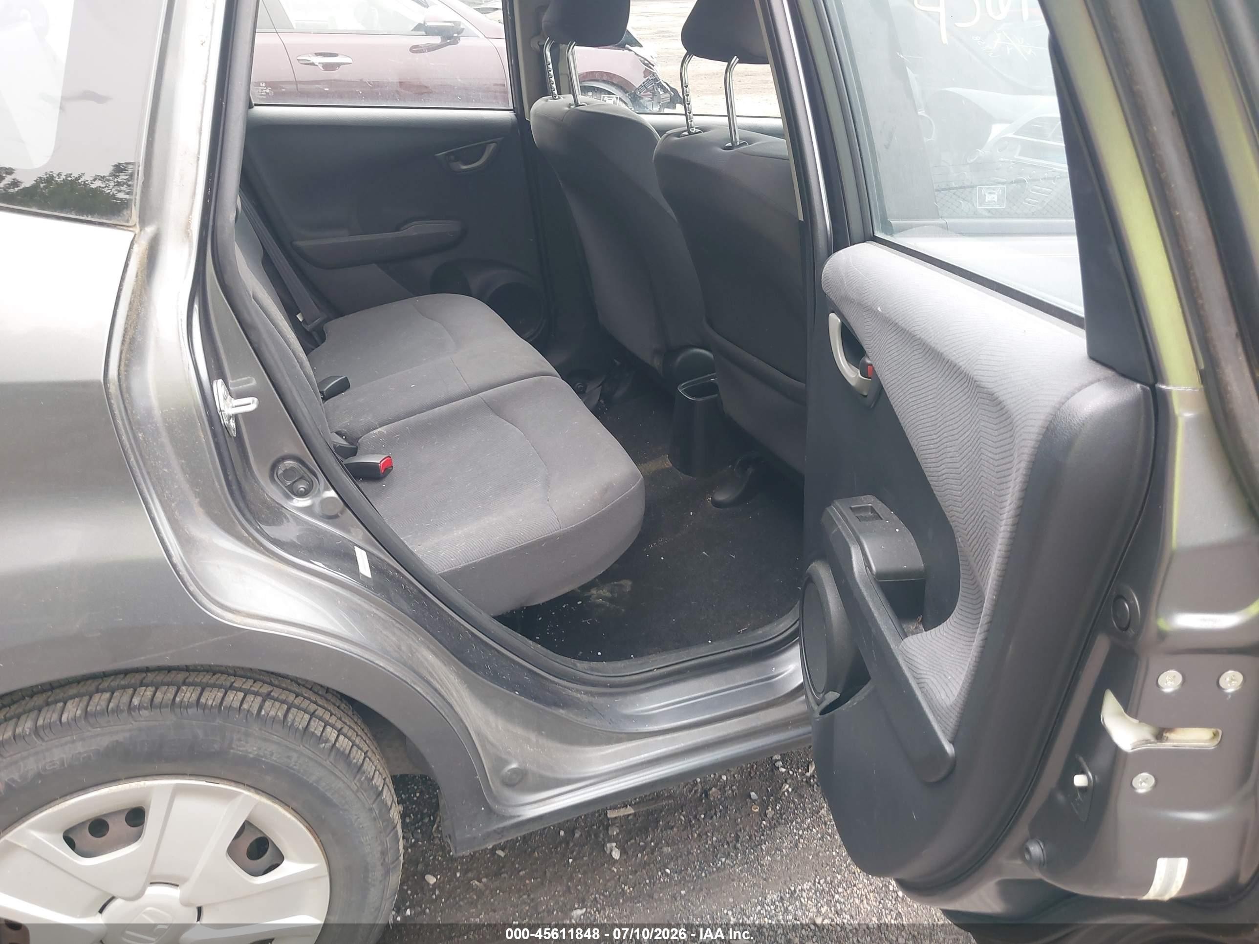 2013 Honda Fit   Серый vin: JHMGE8H36DC067637
