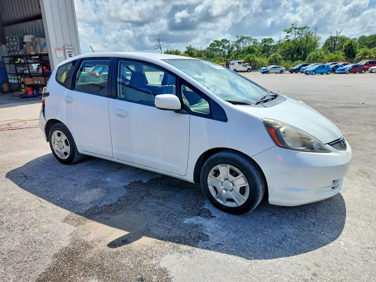 2013 Honda Fit White vin: JHMGE8H36DC074703