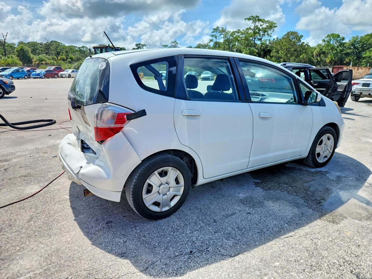 2013 Honda Fit White vin: JHMGE8H36DC074703