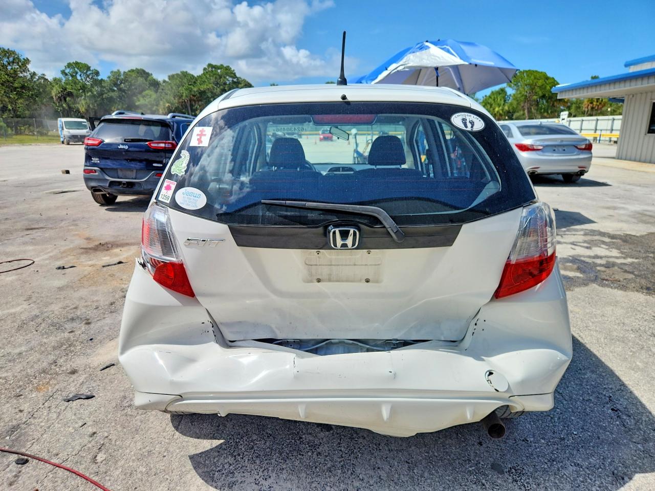 2013 Honda Fit White vin: JHMGE8H36DC074703