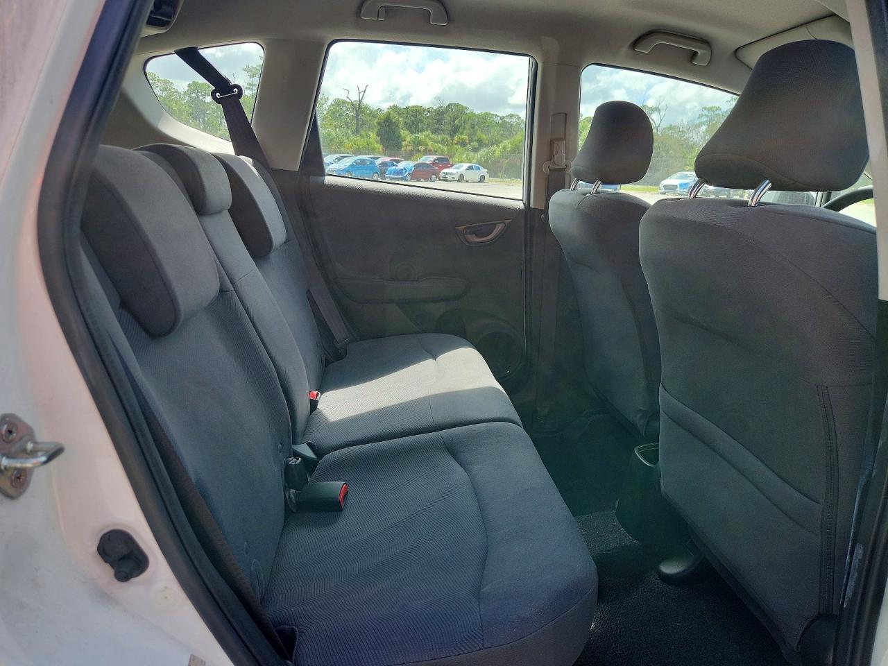 2013 Honda Fit White vin: JHMGE8H36DC074703
