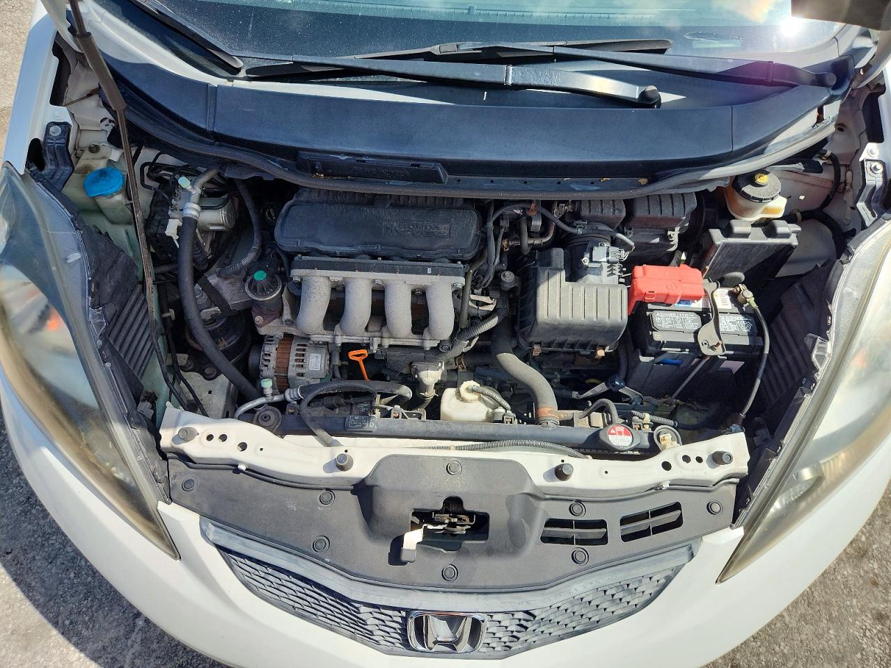 2013 Honda Fit White vin: JHMGE8H36DC074703