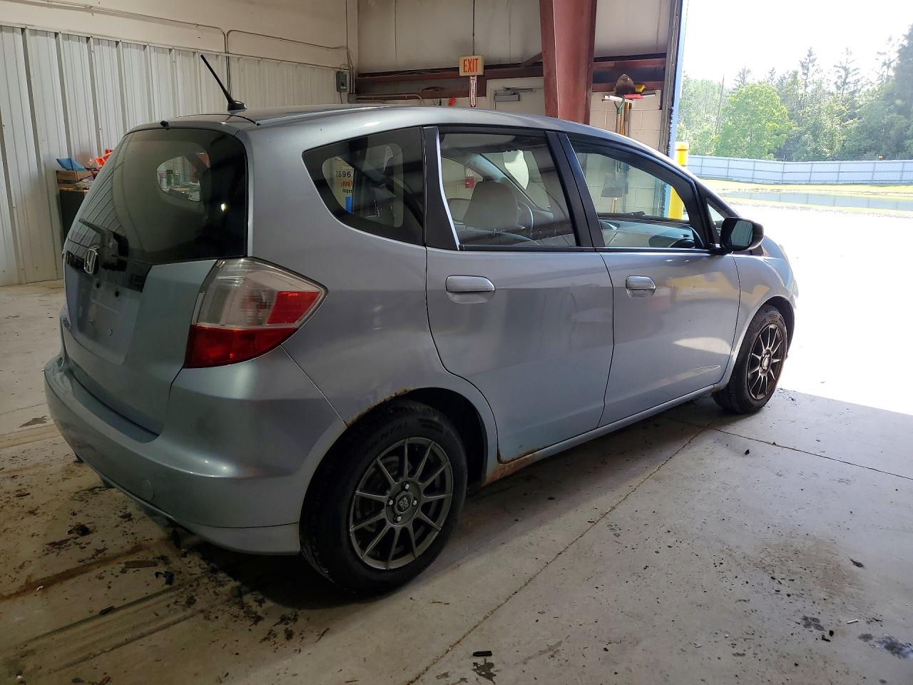 2011 Honda Fit Blue vin: JHMGE8H37BC012420