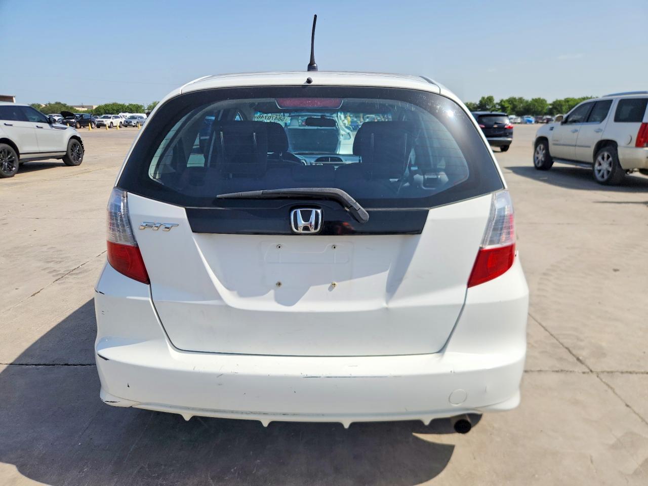 2012 Honda Fit White vin: JHMGE8H37CC026920