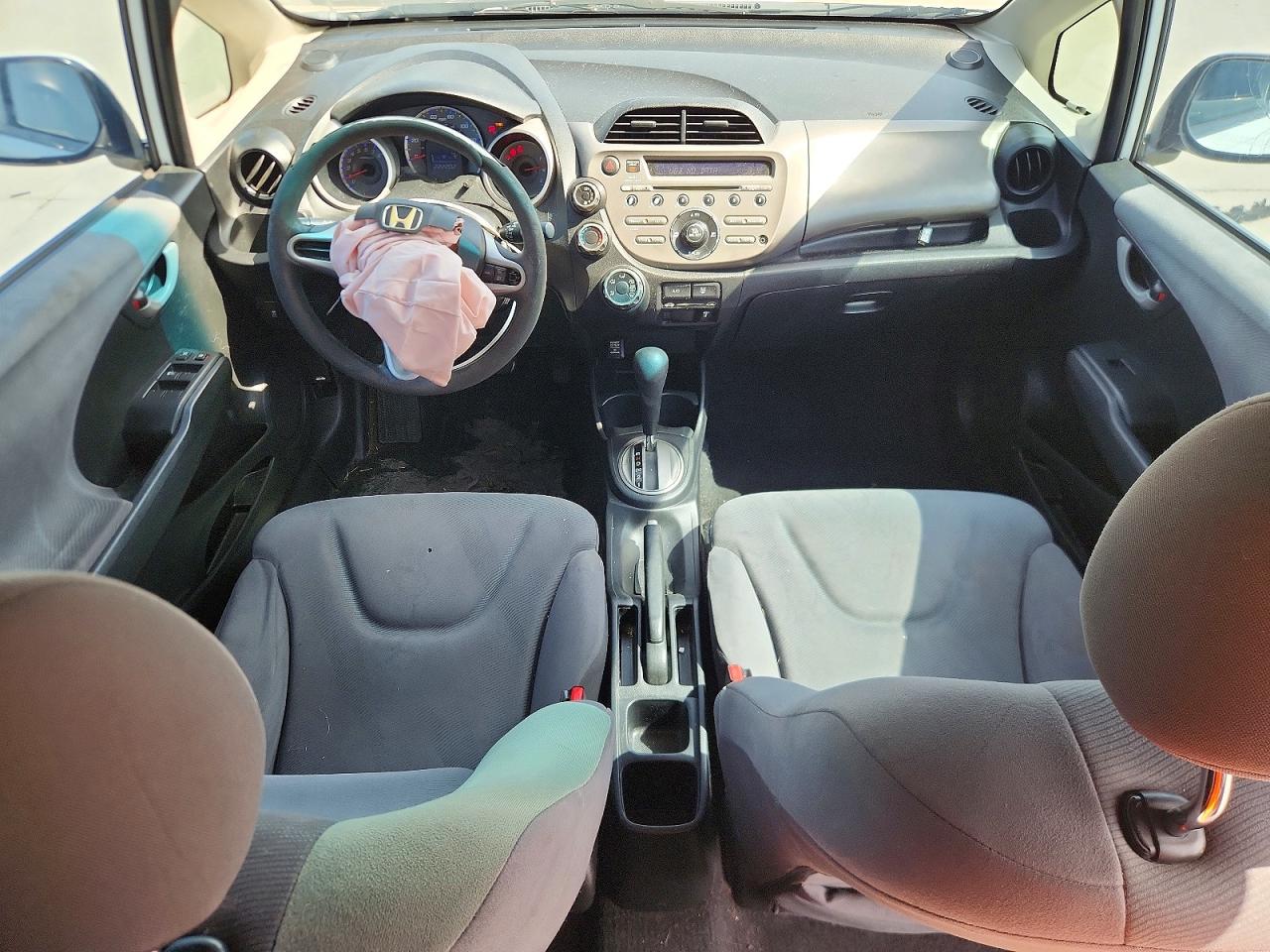 2012 Honda Fit White vin: JHMGE8H37CC026920