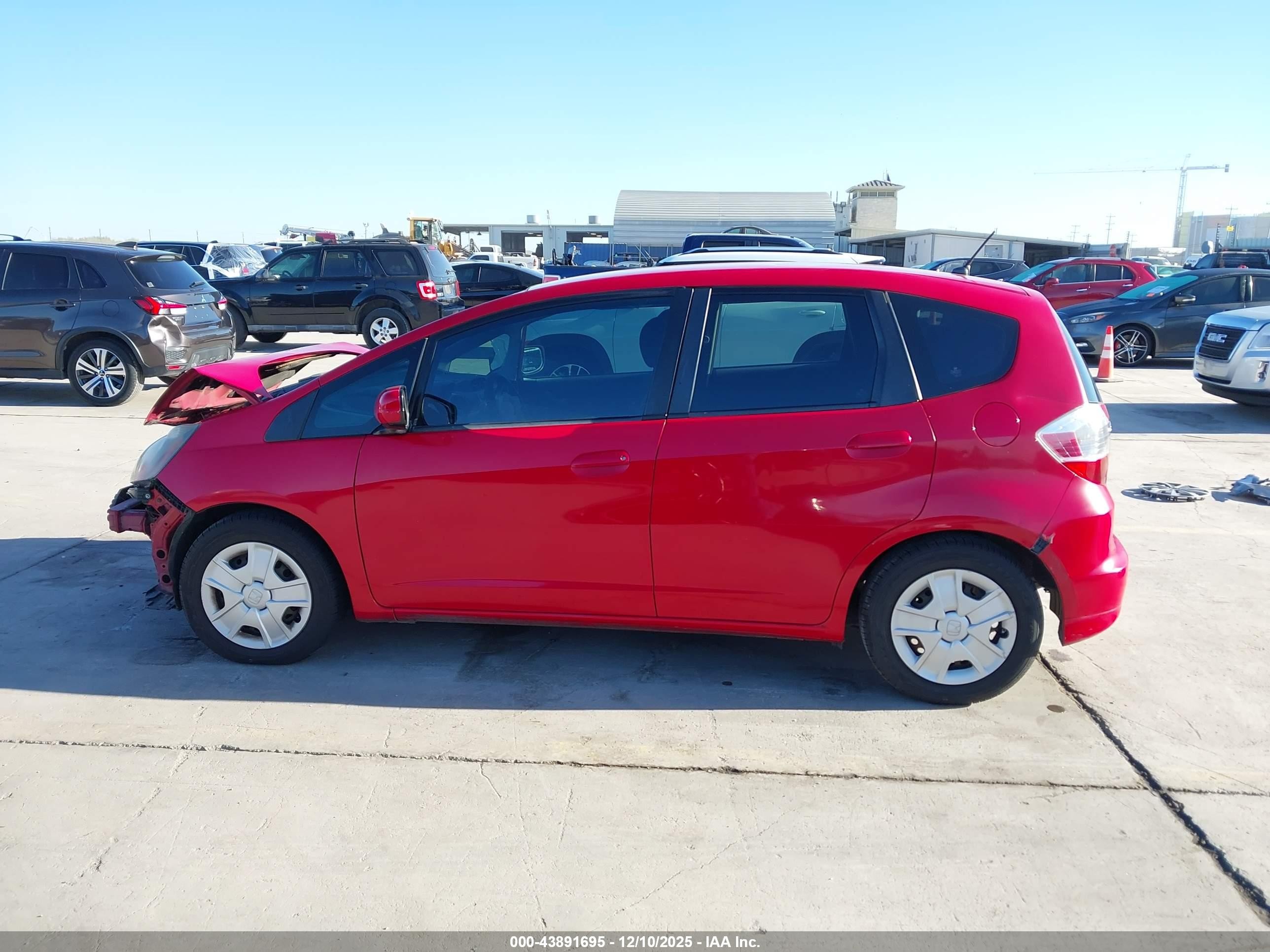2013 Honda Fit   Red vin: JHMGE8H37DC010105