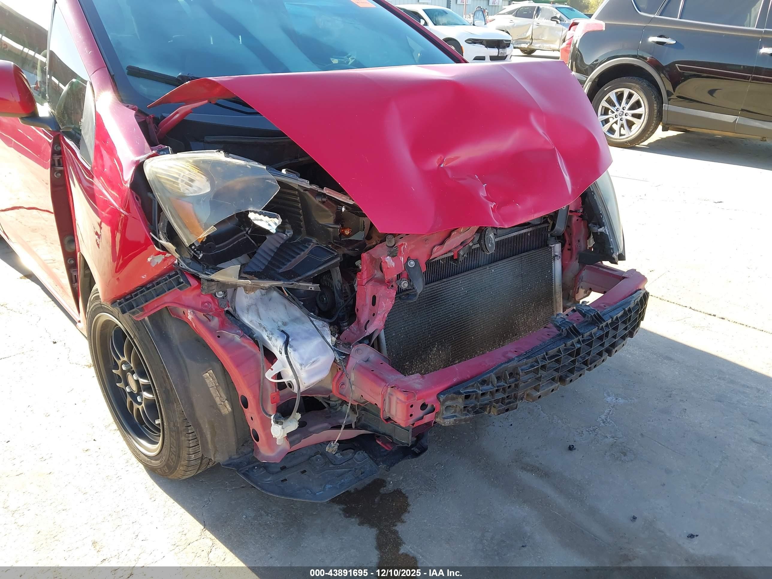 2013 Honda Fit   Red vin: JHMGE8H37DC010105