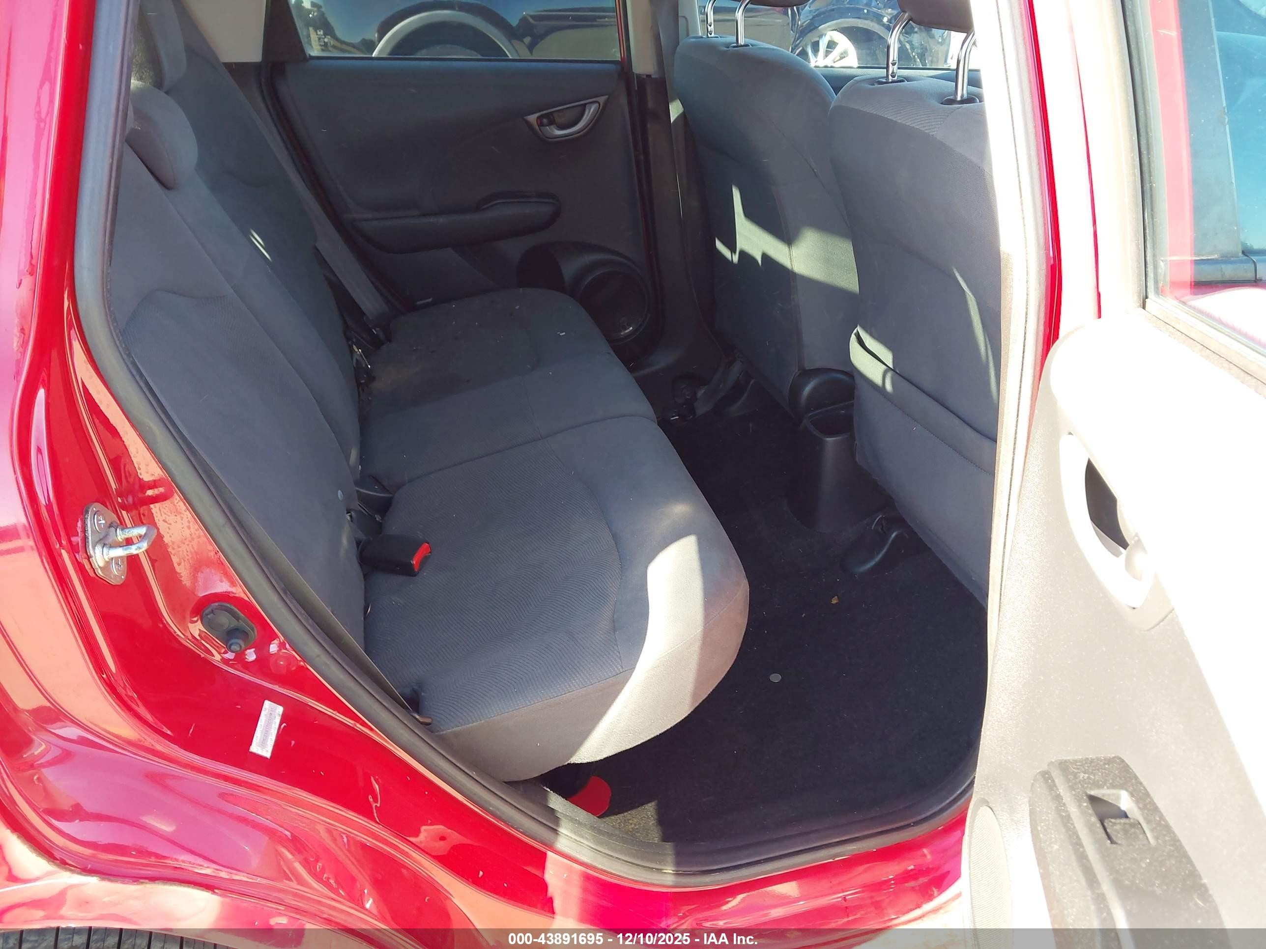 2013 Honda Fit   Red vin: JHMGE8H37DC010105