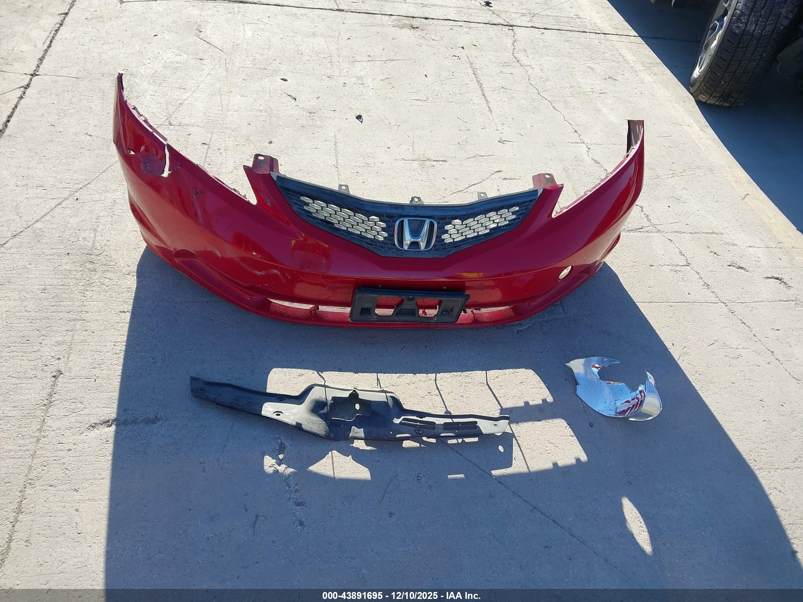 2013 Honda Fit   Red vin: JHMGE8H37DC010105