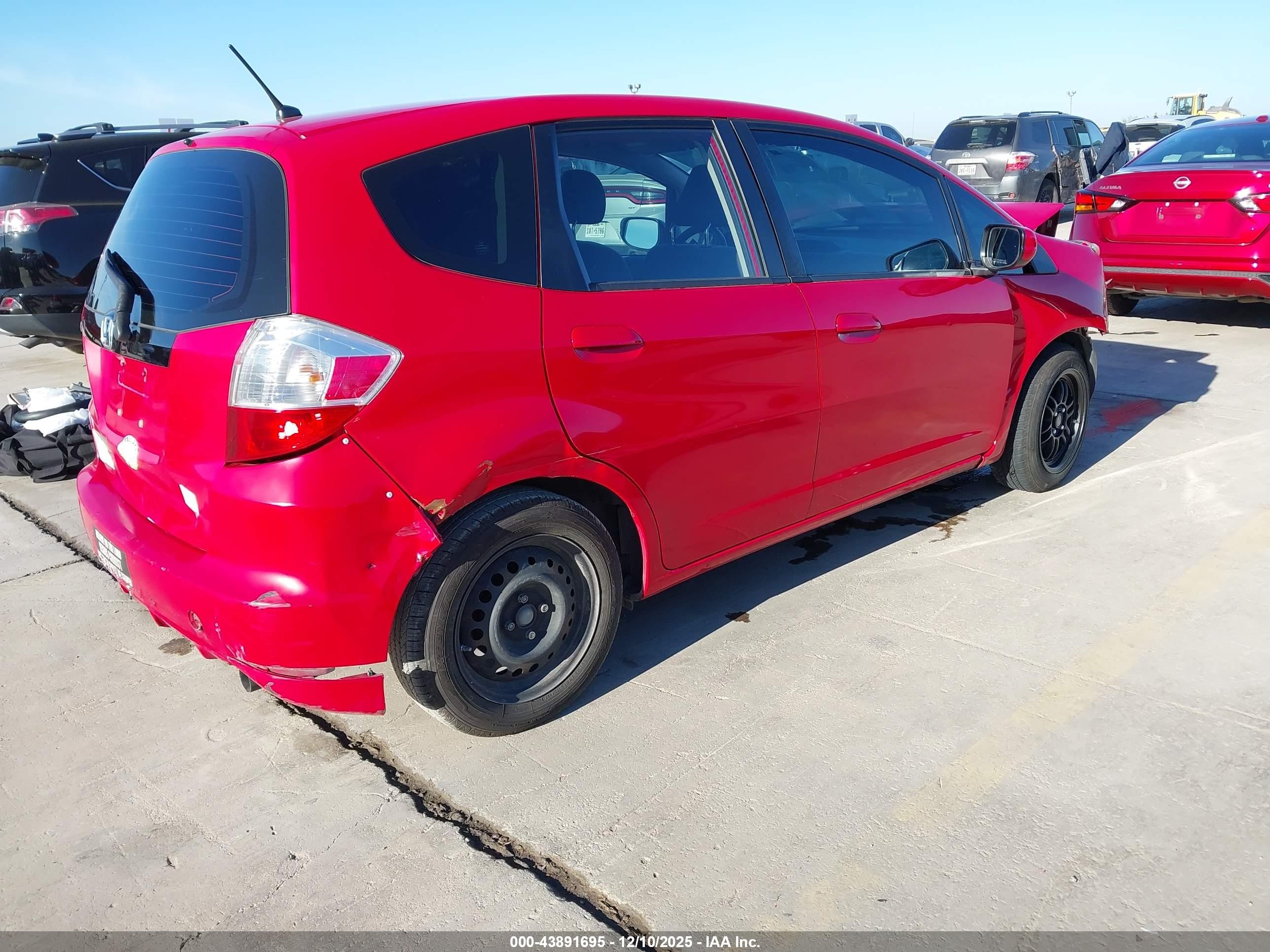 2013 Honda Fit   Red vin: JHMGE8H37DC010105