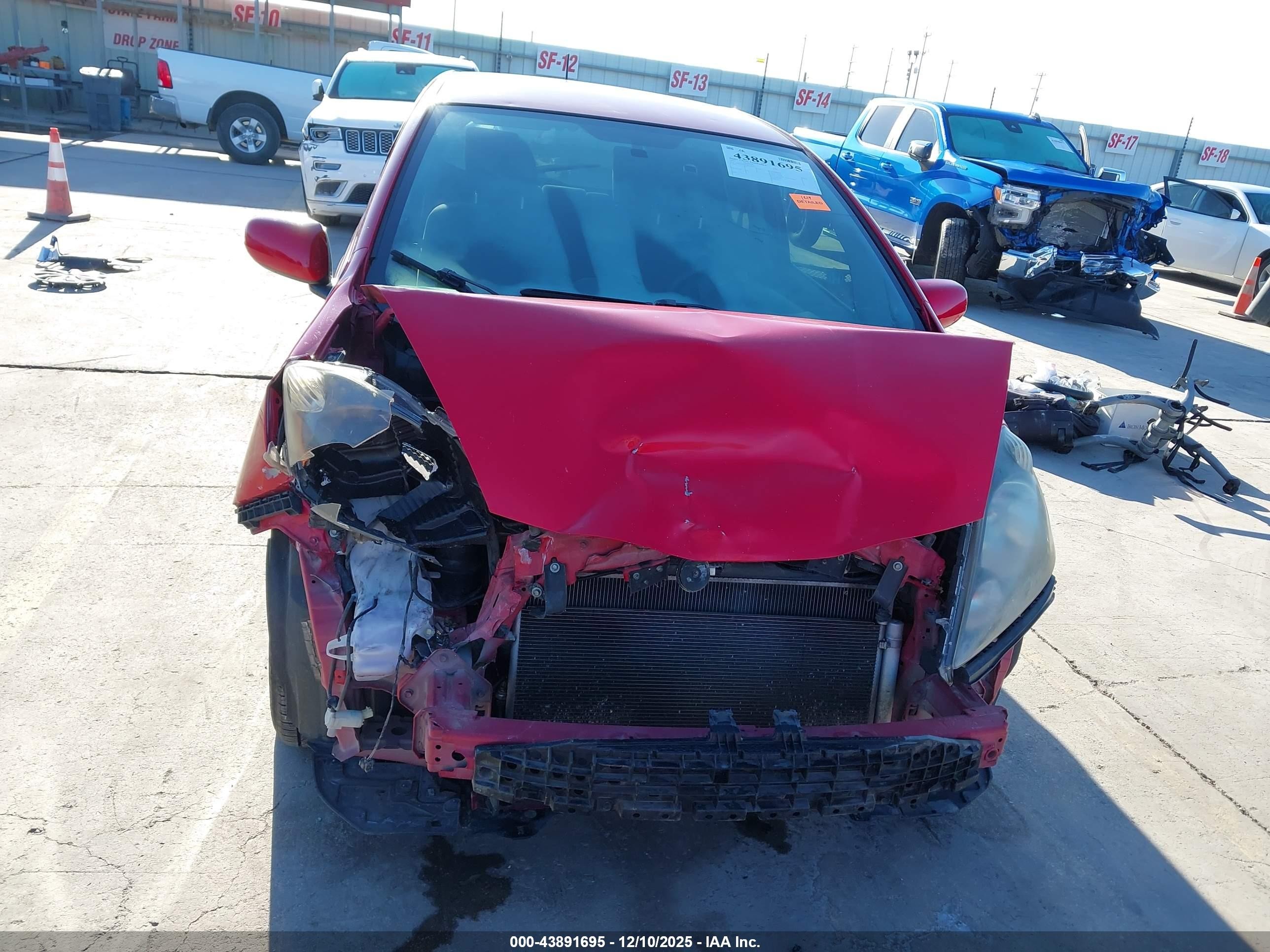 2013 Honda Fit   Red vin: JHMGE8H37DC010105