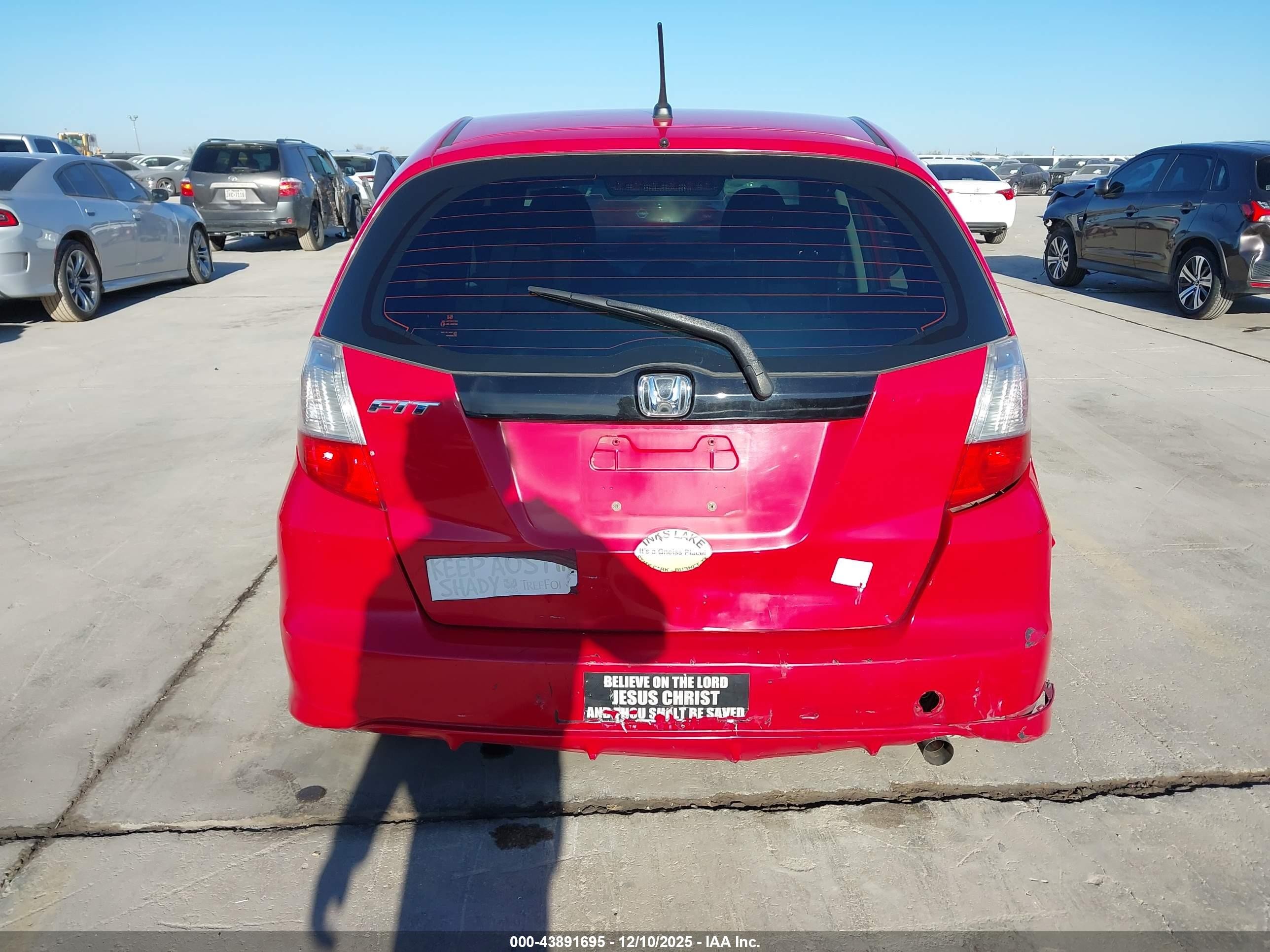2013 Honda Fit   Red vin: JHMGE8H37DC010105