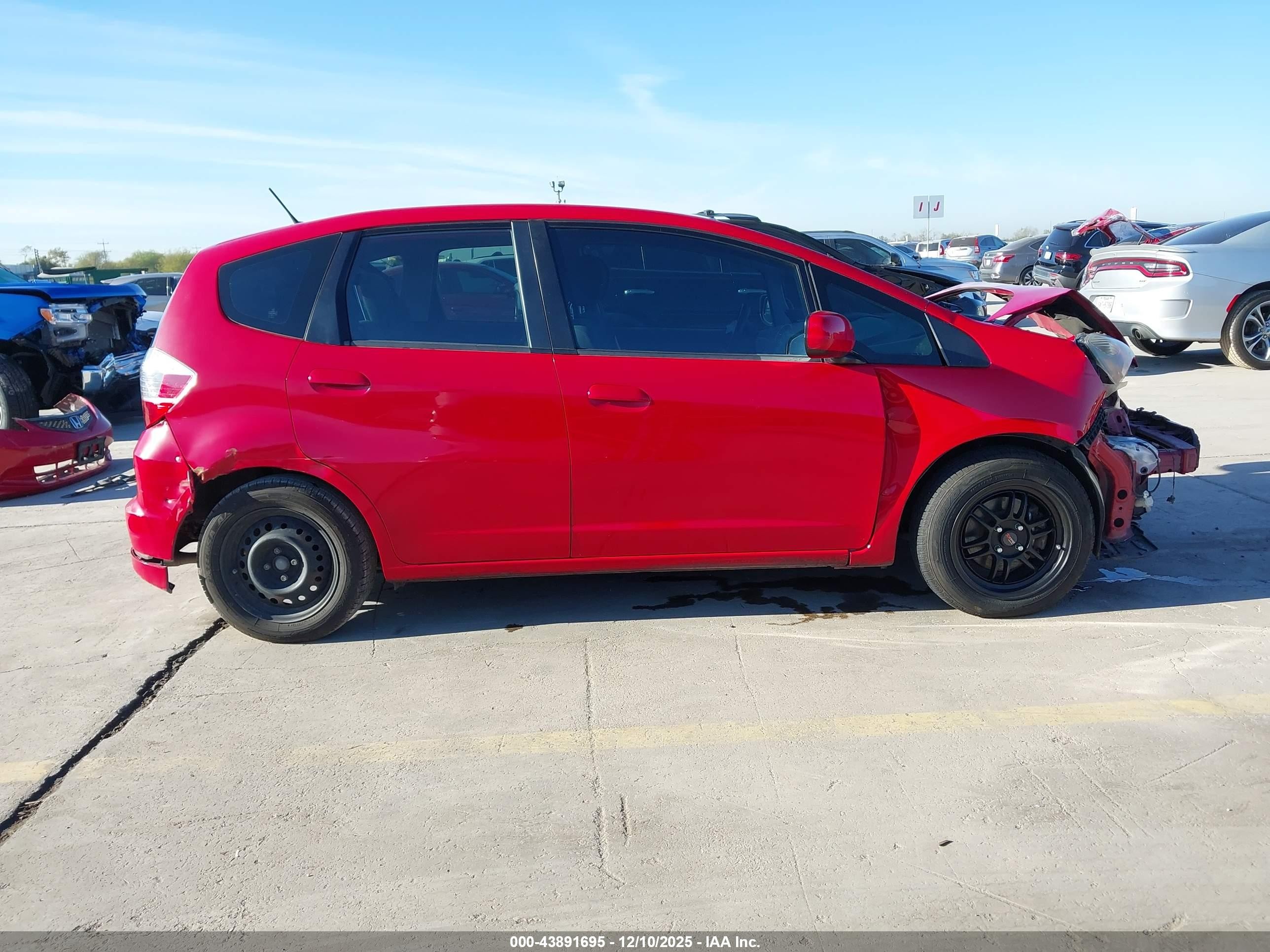 2013 Honda Fit   Red vin: JHMGE8H37DC010105