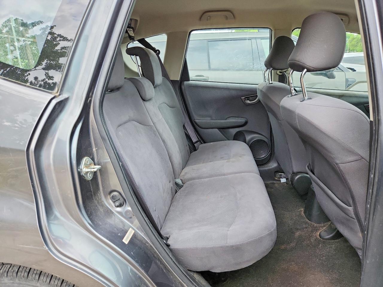 2013 Honda Fit Gray vin: JHMGE8H37DC023307