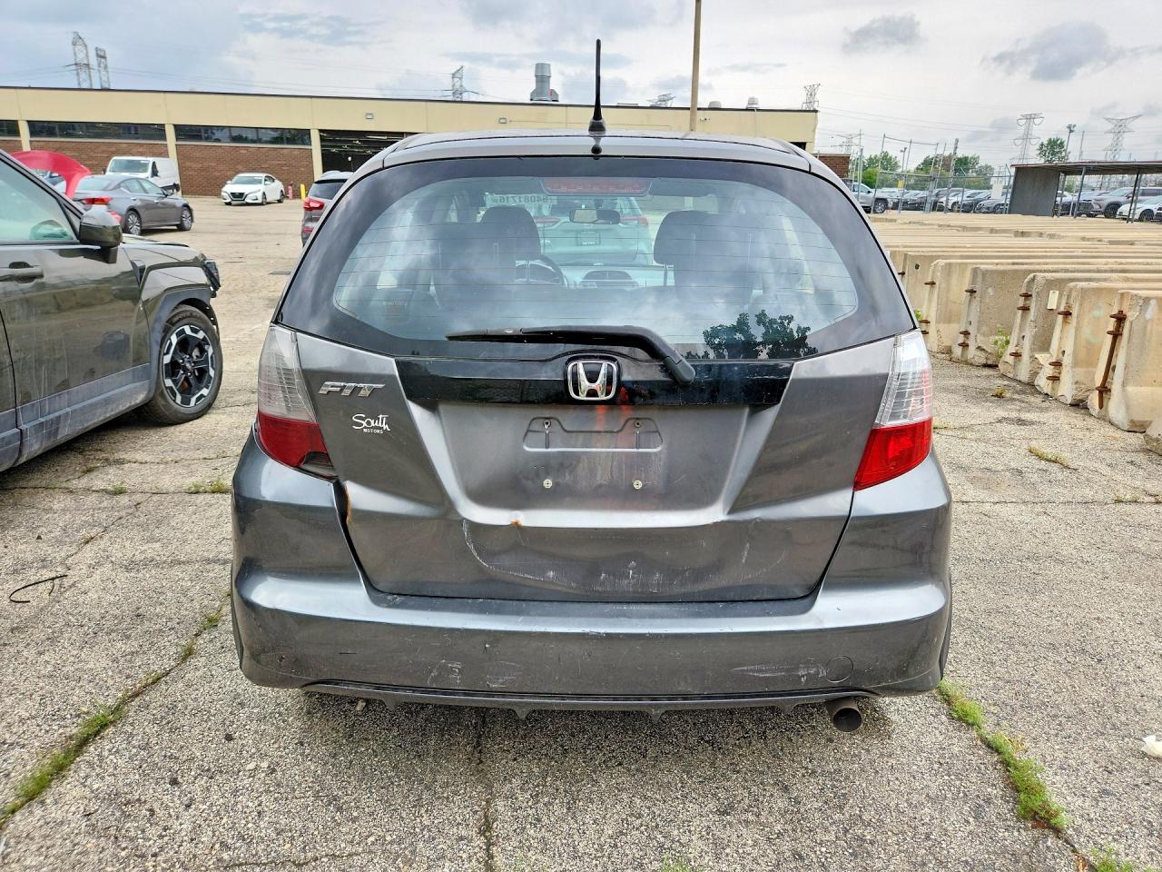 2013 Honda Fit Gray vin: JHMGE8H37DC023307