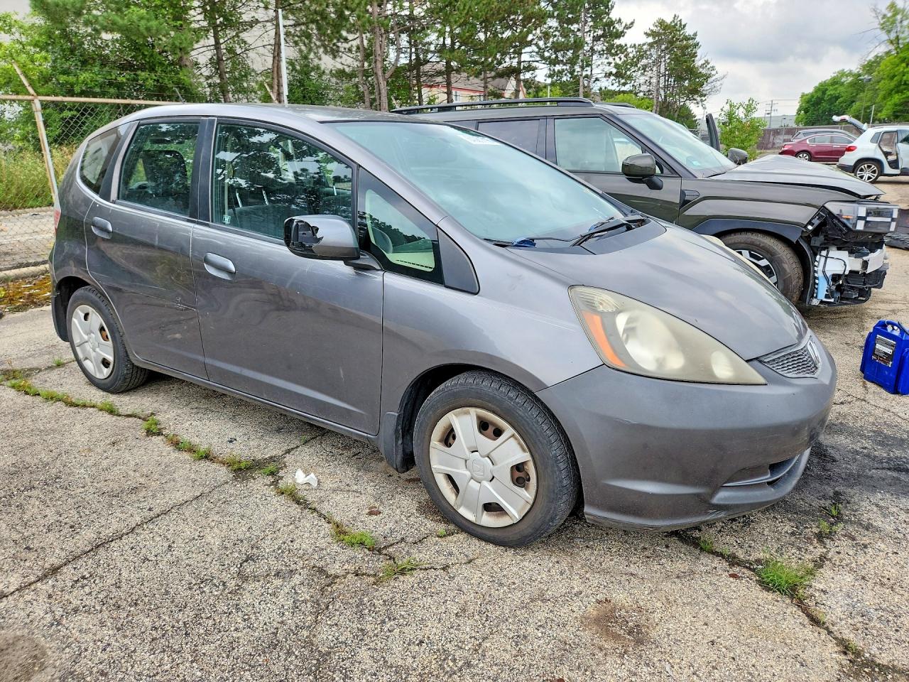 2013 Honda Fit Gray vin: JHMGE8H37DC023307