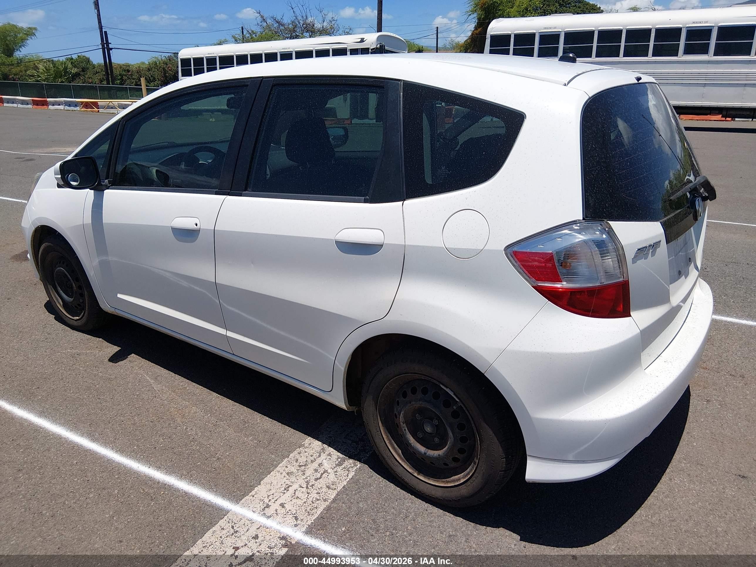 2013 Honda Fit   White vin: JHMGE8H37DC050717