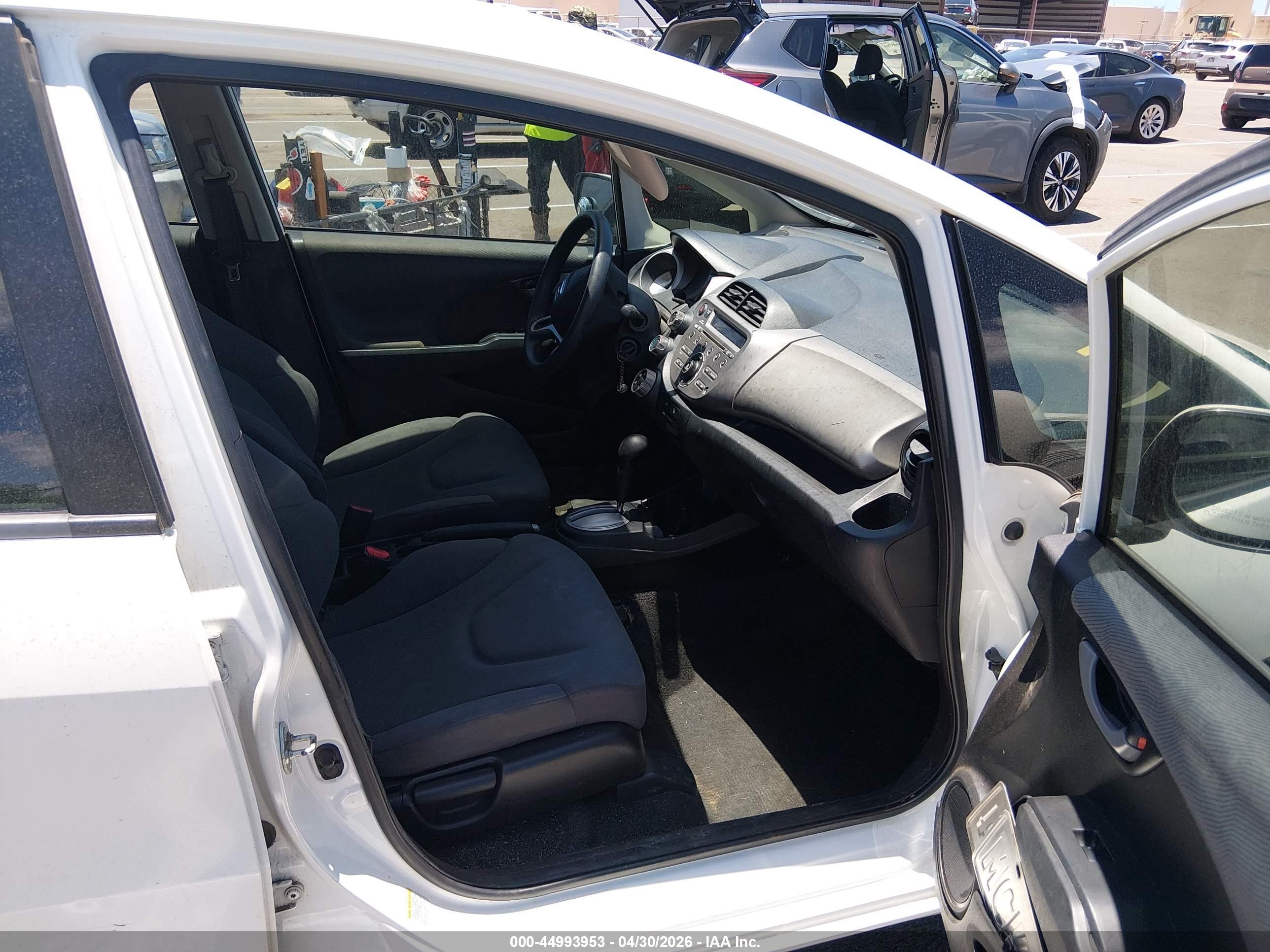 2013 Honda Fit   White vin: JHMGE8H37DC050717