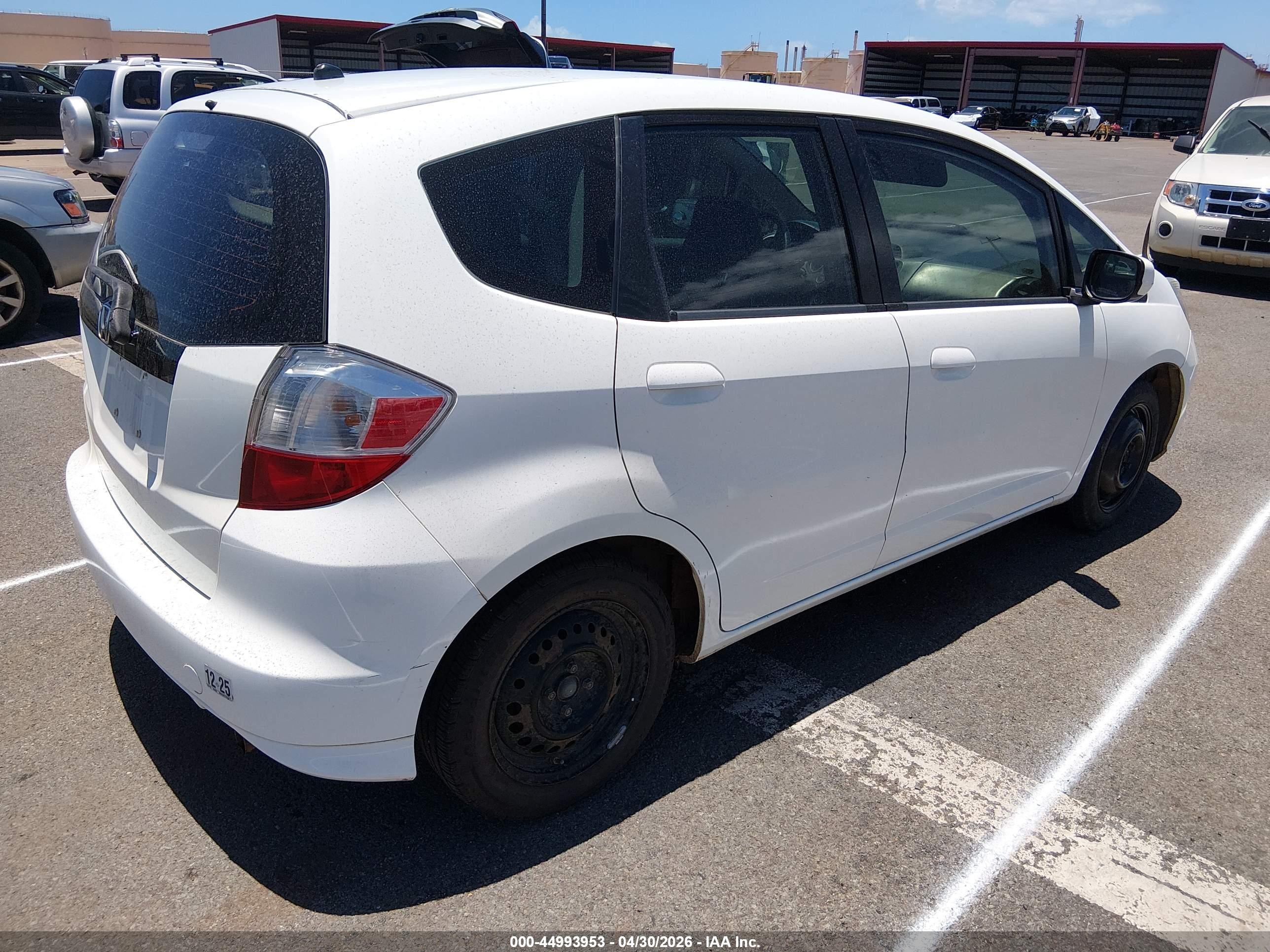 2013 Honda Fit   White vin: JHMGE8H37DC050717
