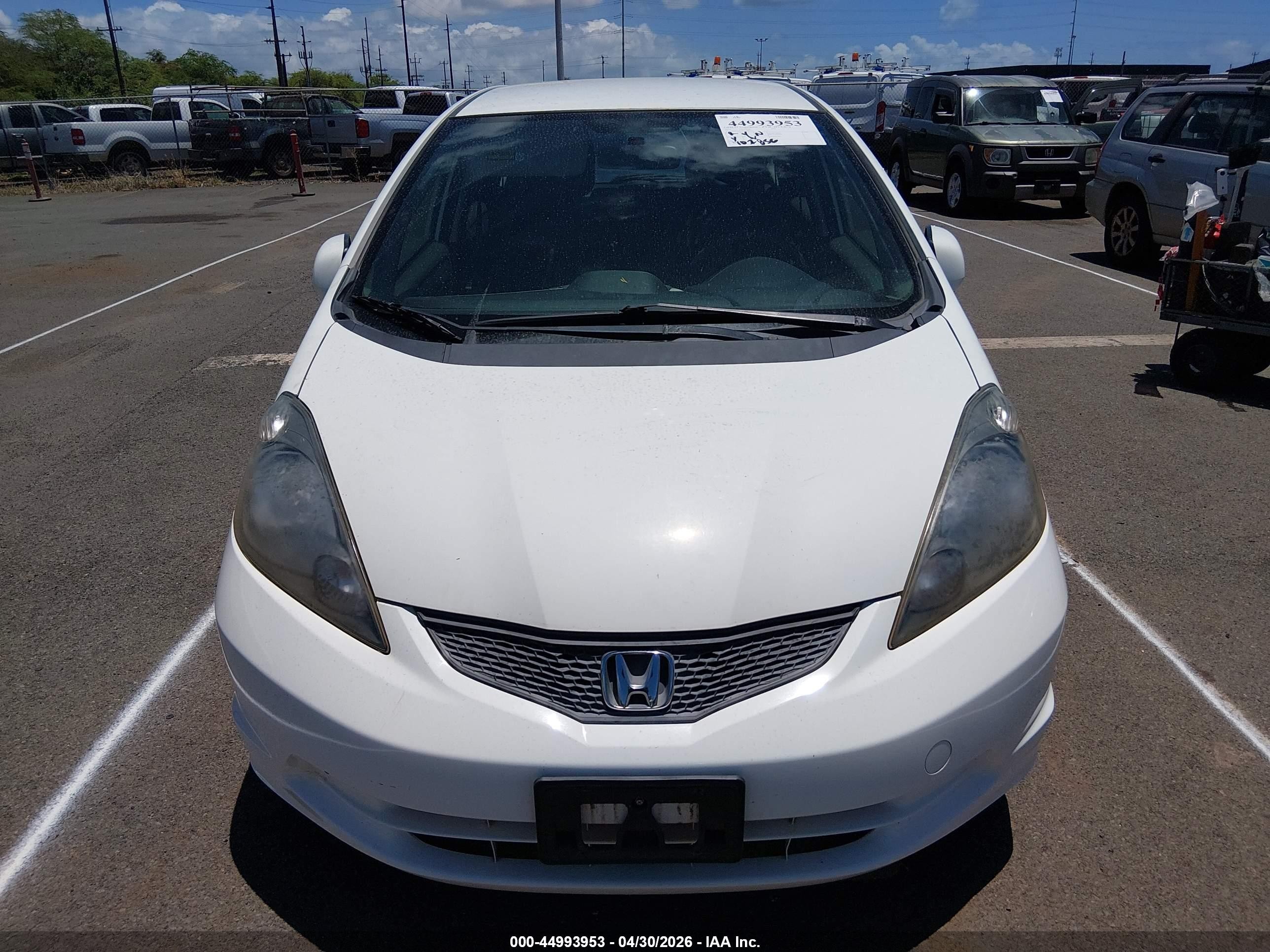2013 Honda Fit   White vin: JHMGE8H37DC050717