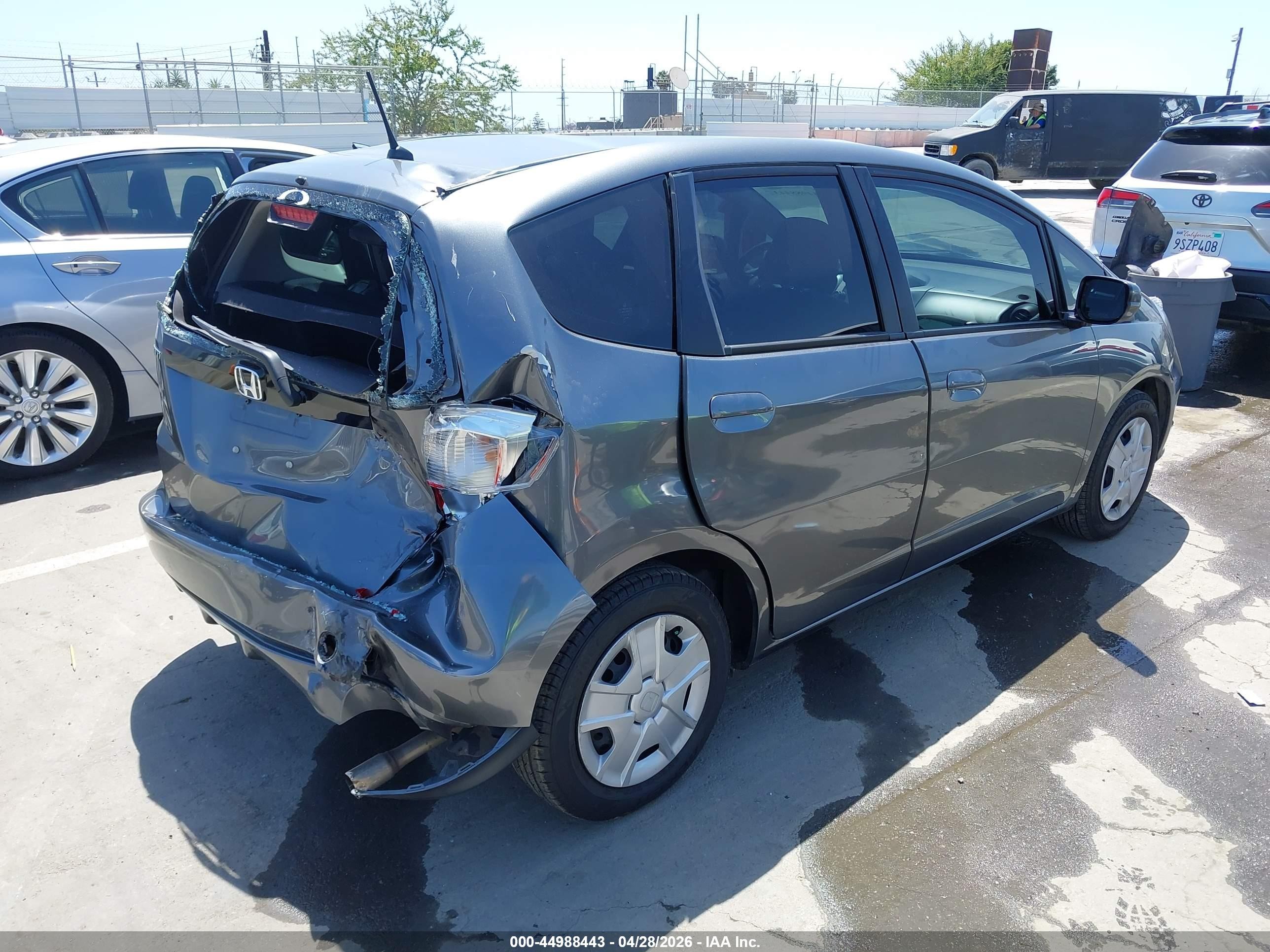 2013 Honda Fit Серый vin: JHMGE8H37DC056484