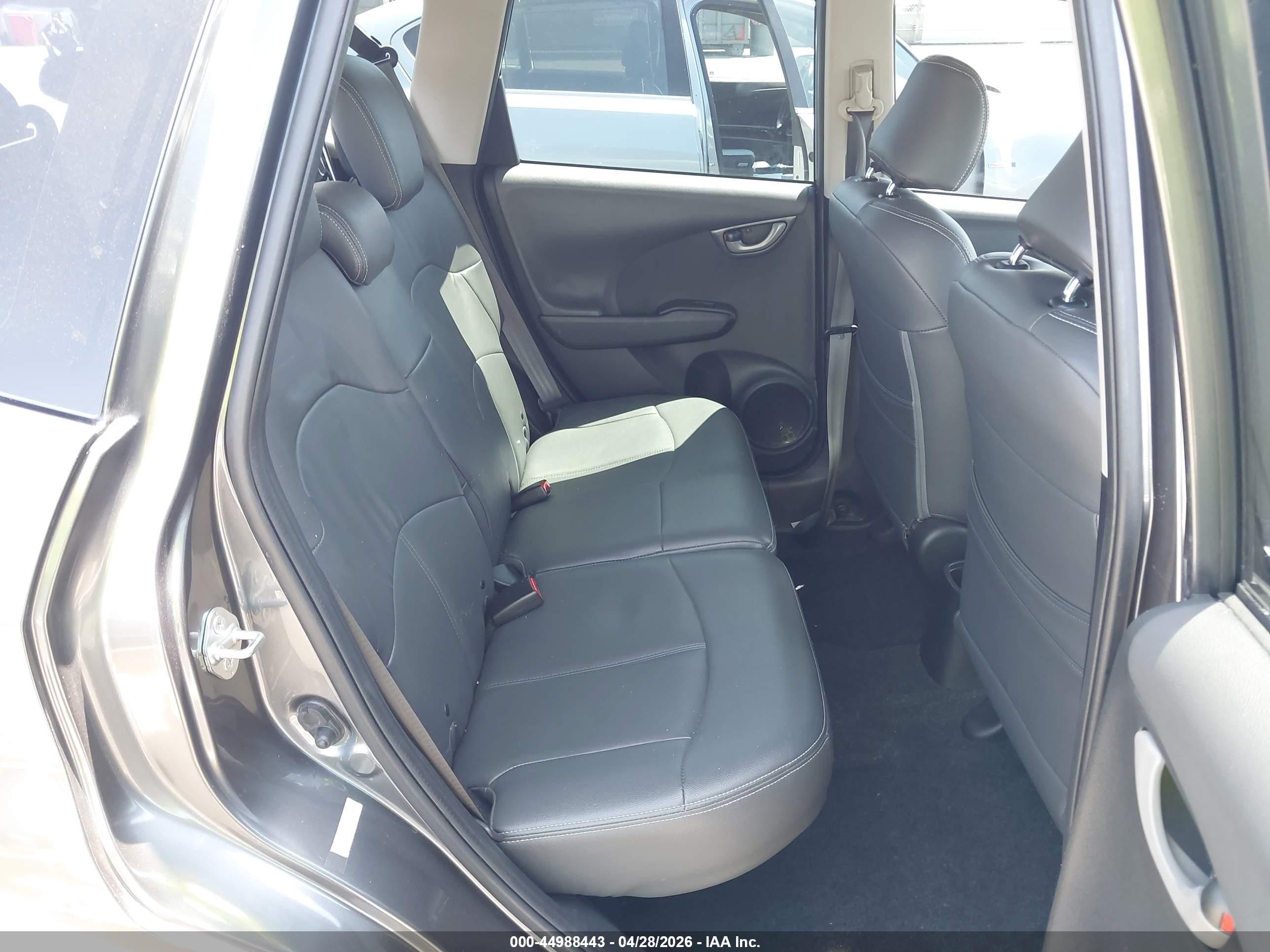 2013 Honda Fit Серый vin: JHMGE8H37DC056484