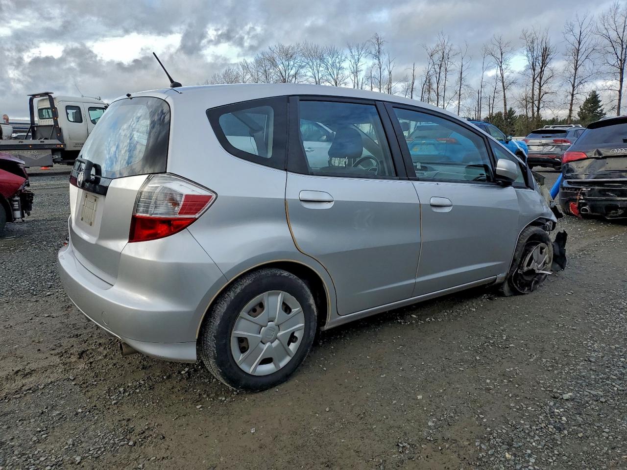 2013 Honda Fit Серебряный vin: JHMGE8H37DC061751