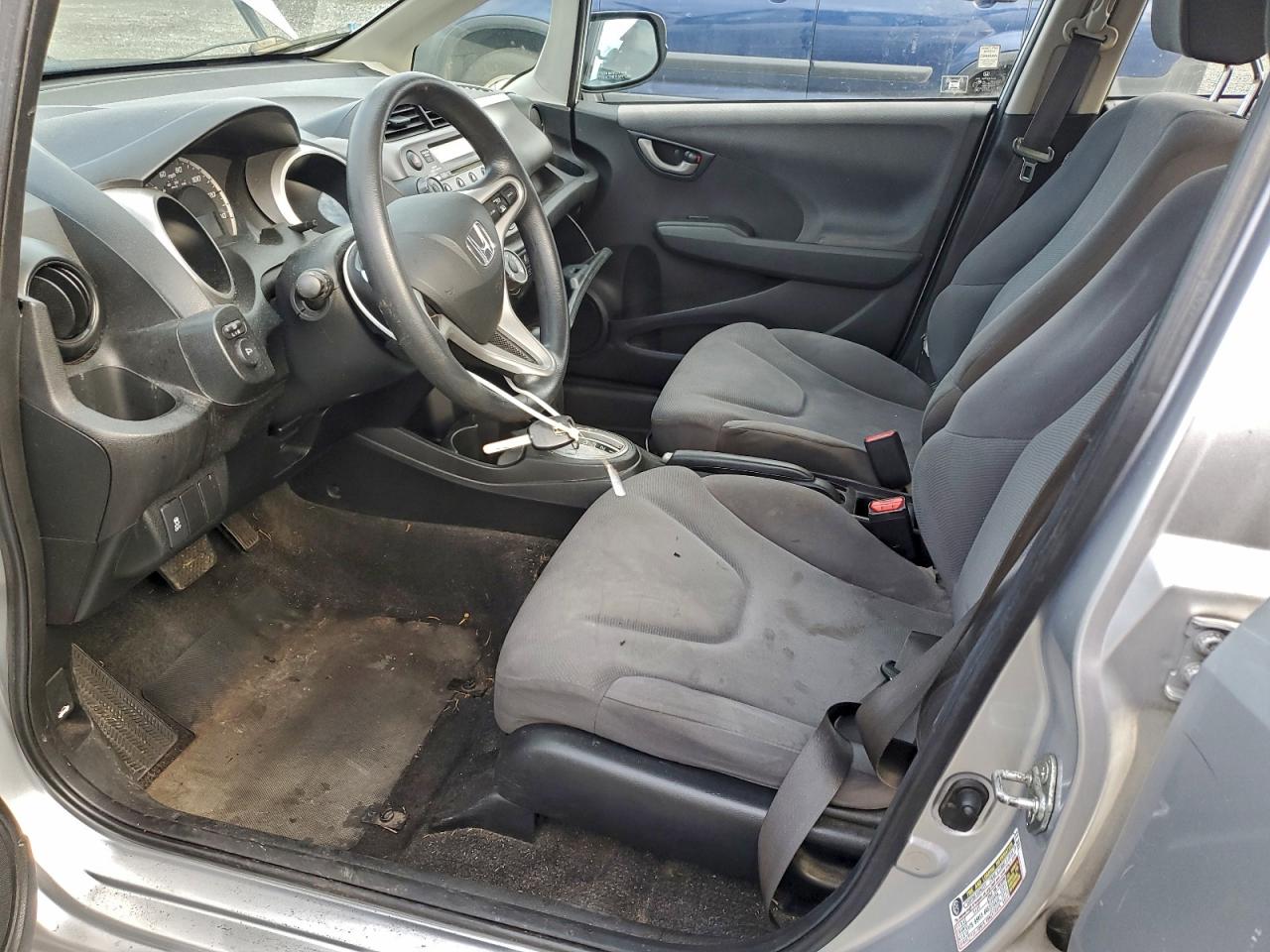 2013 Honda Fit Серебряный vin: JHMGE8H37DC061751