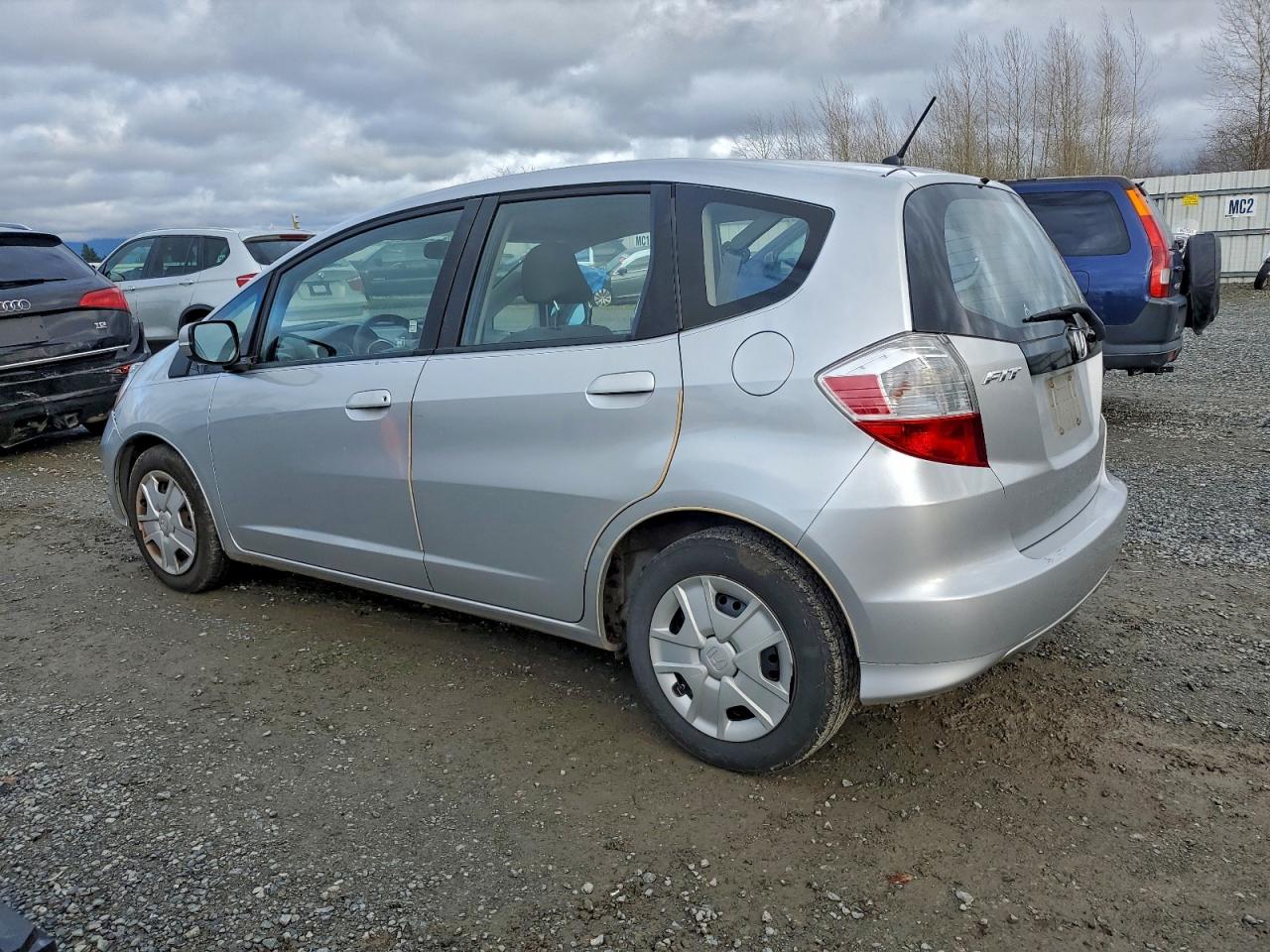2013 Honda Fit Серебряный vin: JHMGE8H37DC061751