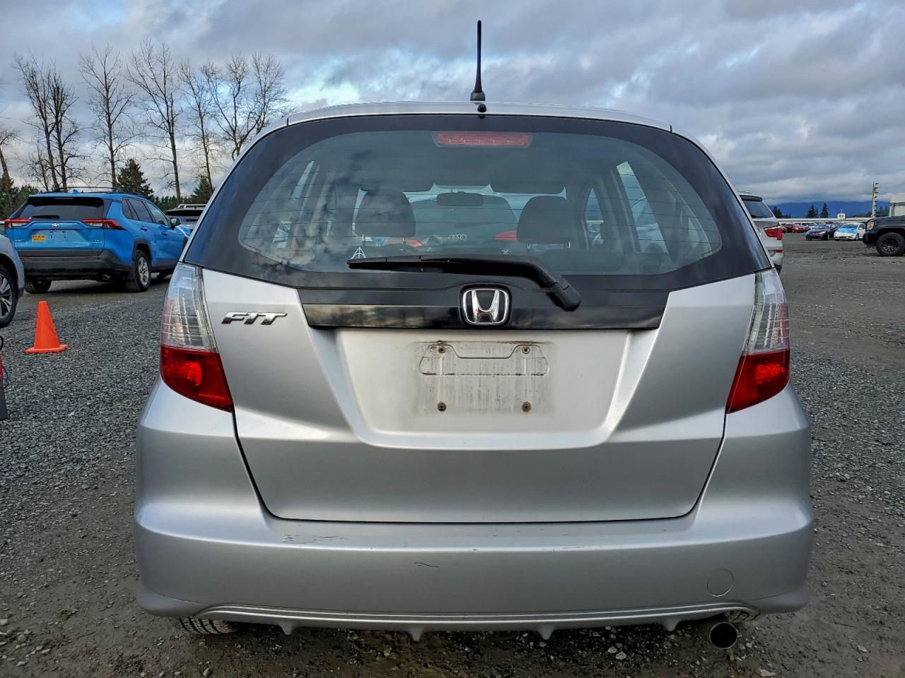2013 Honda Fit Серебряный vin: JHMGE8H37DC061751