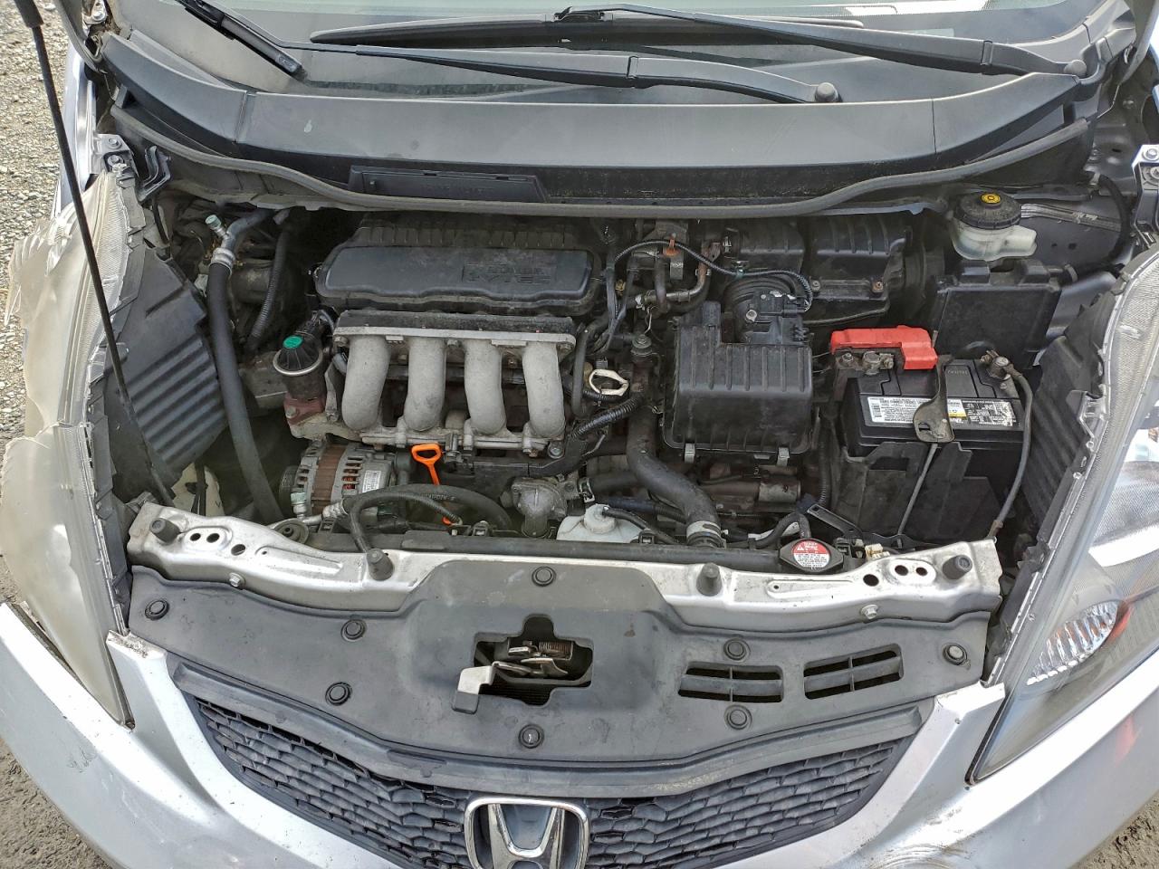 2013 Honda Fit Серебряный vin: JHMGE8H37DC061751