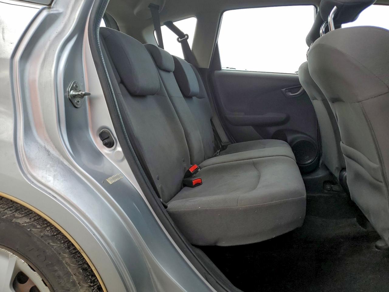 2013 Honda Fit Серебряный vin: JHMGE8H37DC061751