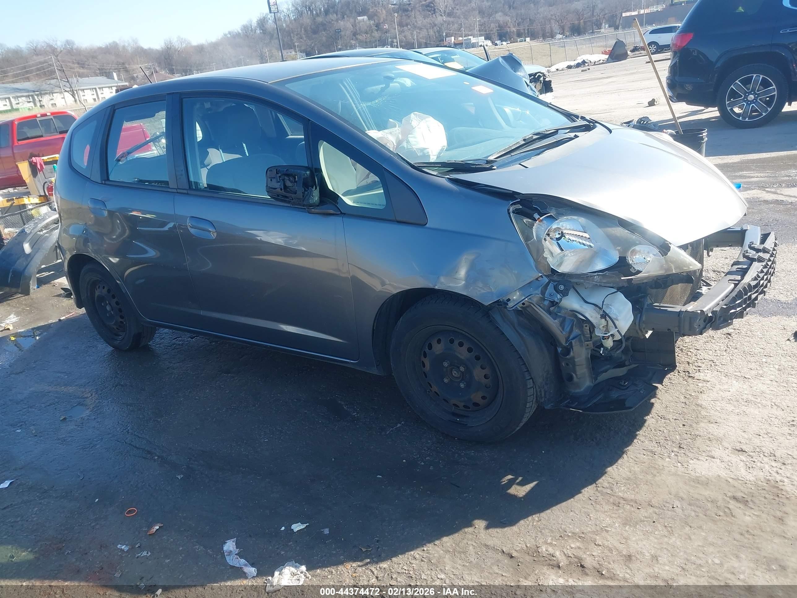 2013 Honda Fit   Серый vin: JHMGE8H37DC079652