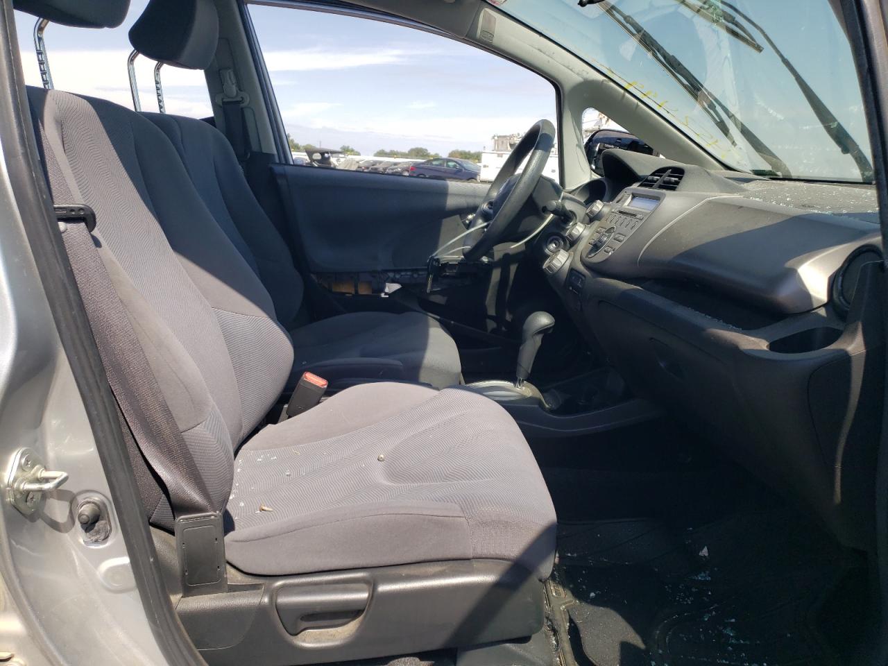 2011 Honda Fit Silver vin: JHMGE8H38BC005282