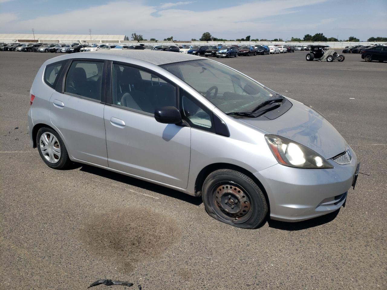 2011 Honda Fit Silver vin: JHMGE8H38BC005282