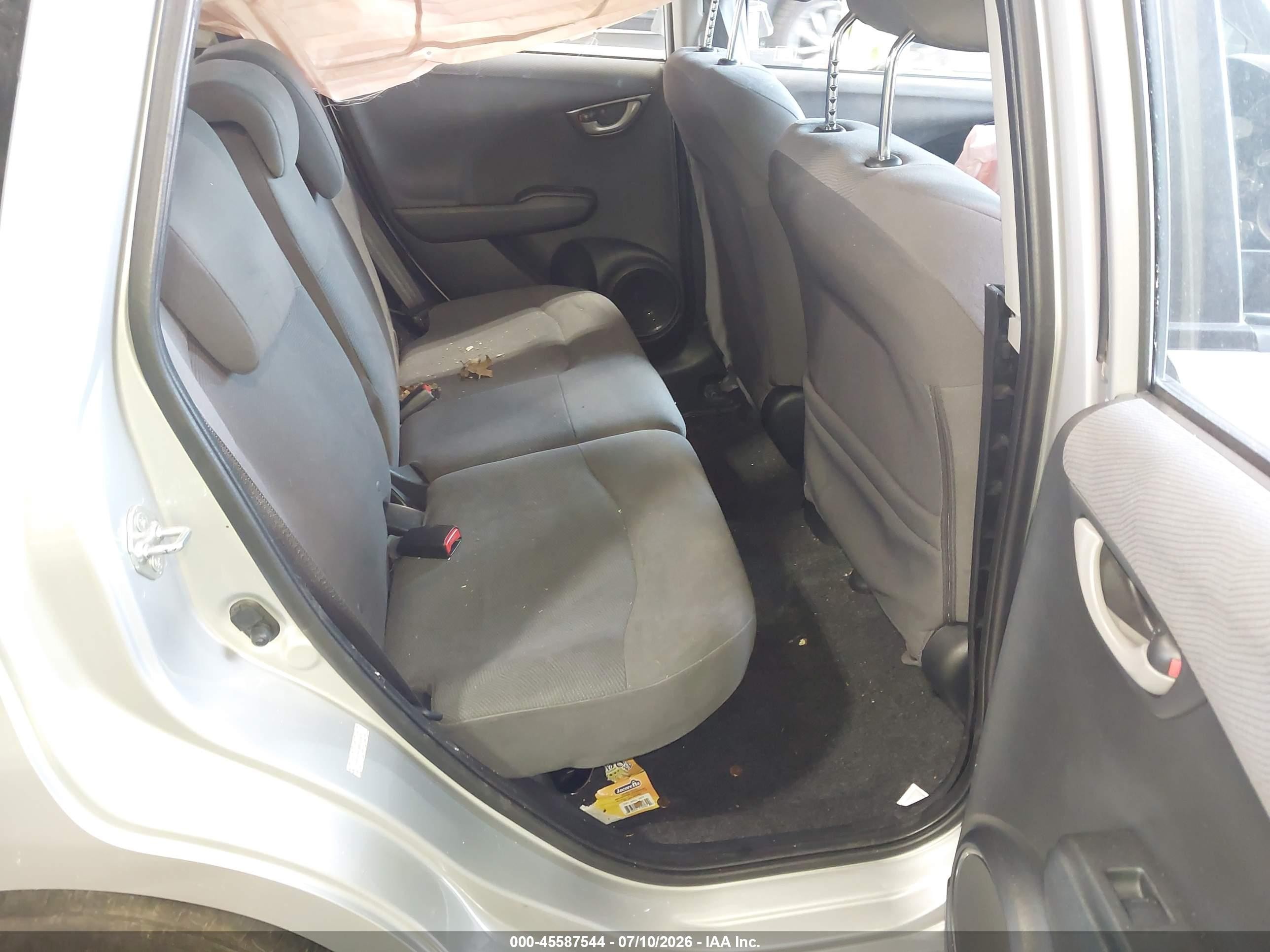 2011 Honda Fit Silver vin: JHMGE8H38BS009757