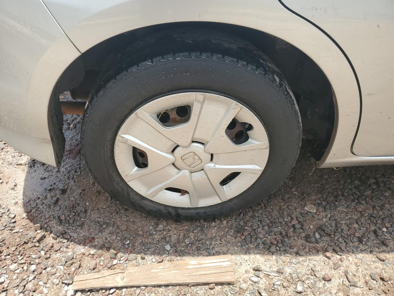 2012 Honda Fit Silver vin: JHMGE8H38CC017000 Damage: Left Rear Wheel Cover, Curb Rash, > 12 Inches