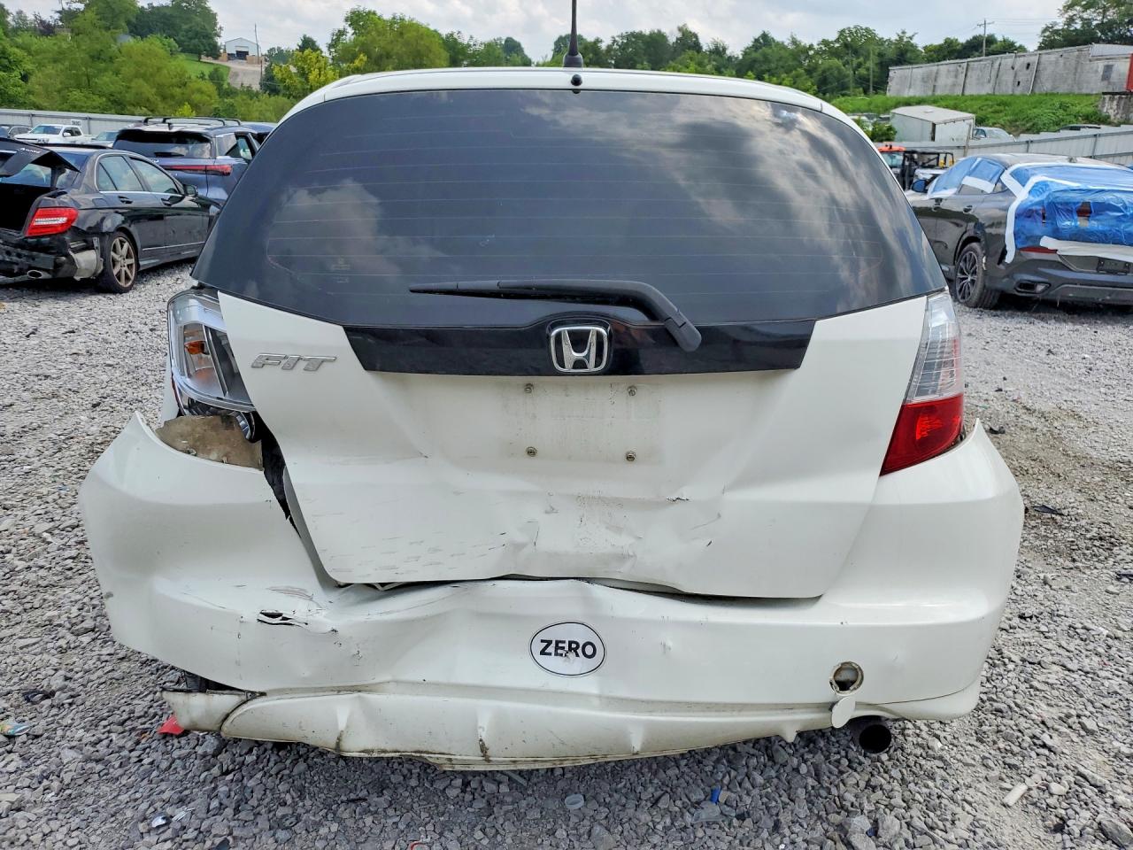 2012 Honda Fit White vin: JHMGE8H38CC021581