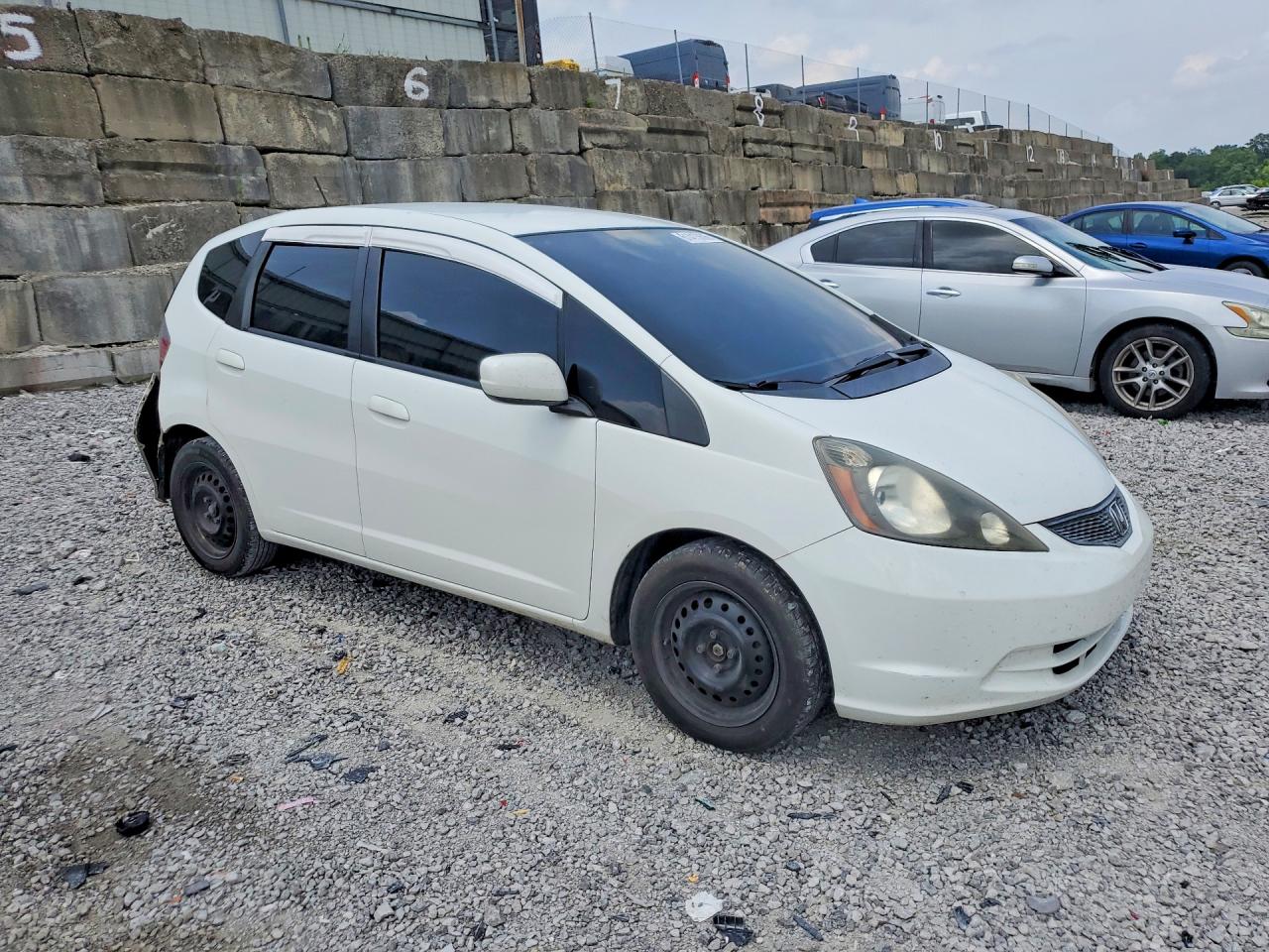 2012 Honda Fit White vin: JHMGE8H38CC021581