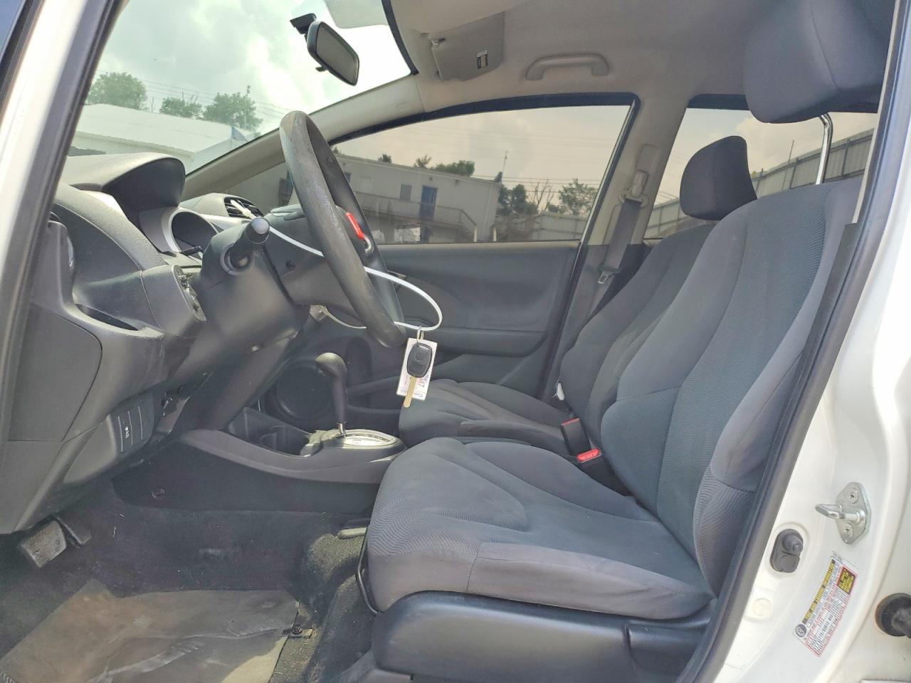2012 Honda Fit White vin: JHMGE8H38CC021581
