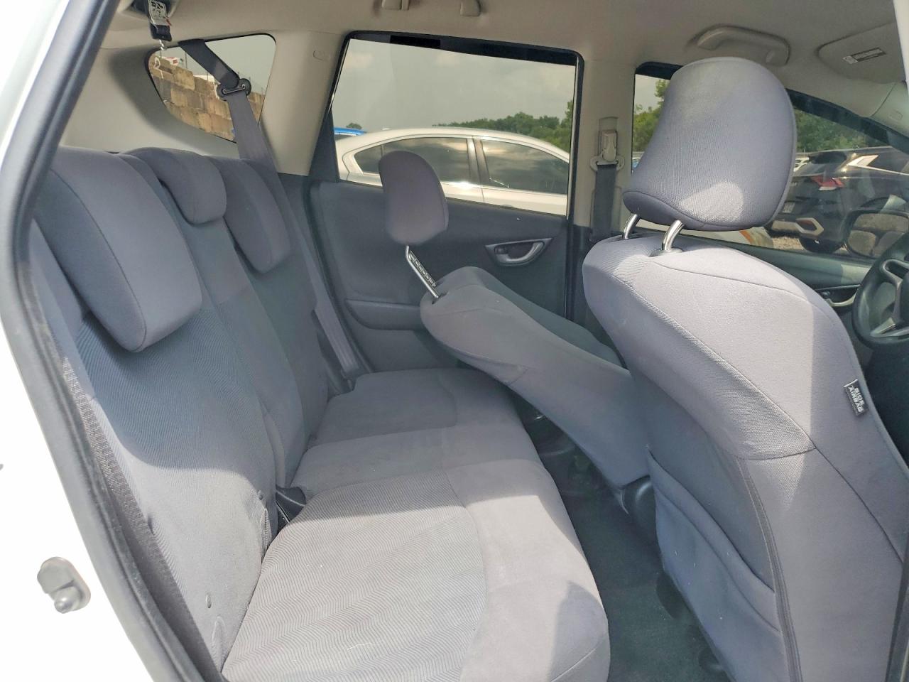 2012 Honda Fit White vin: JHMGE8H38CC021581